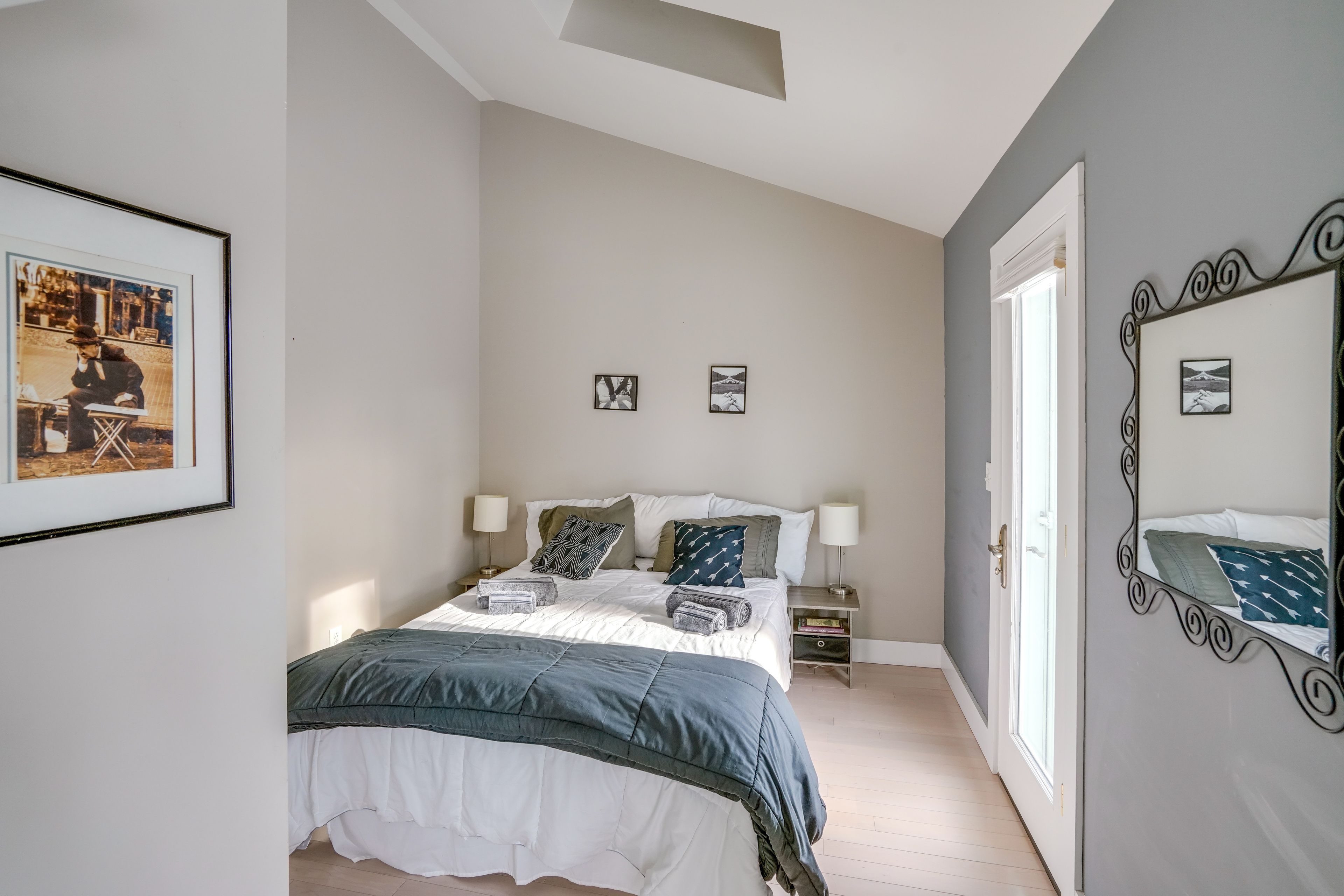 Bedroom 1 | Queen Bed