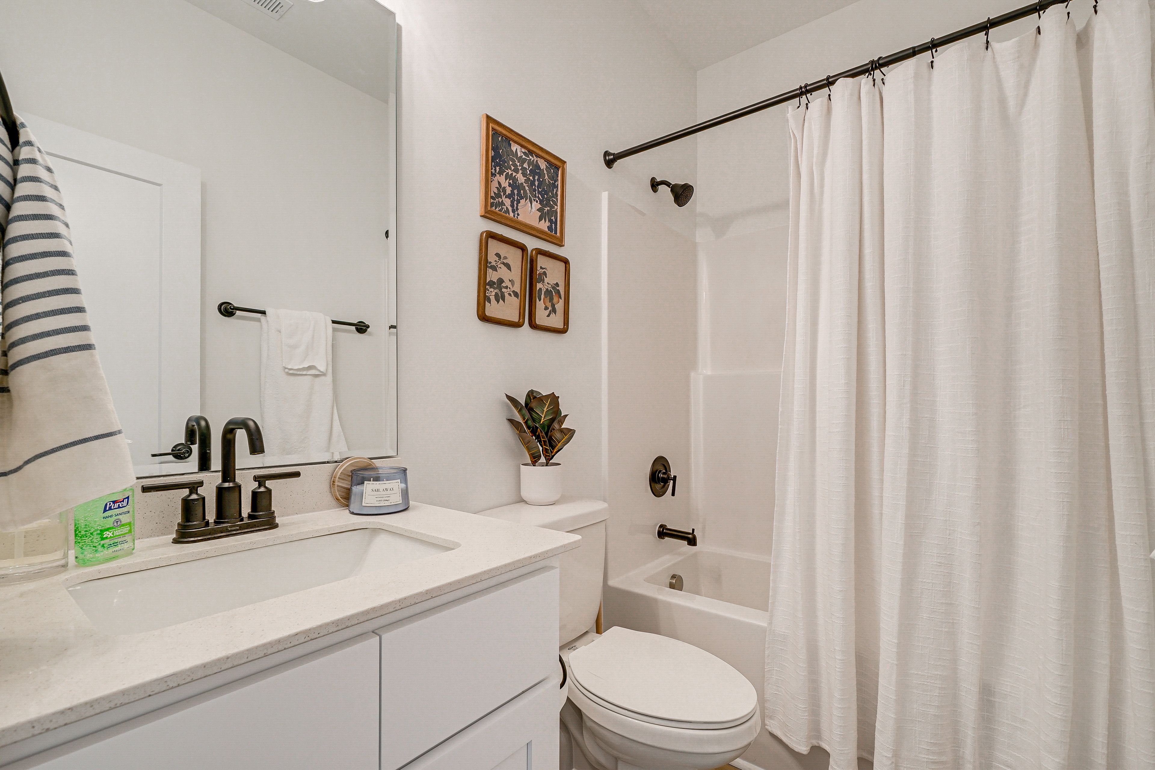 Full Bath | 2nd Floor