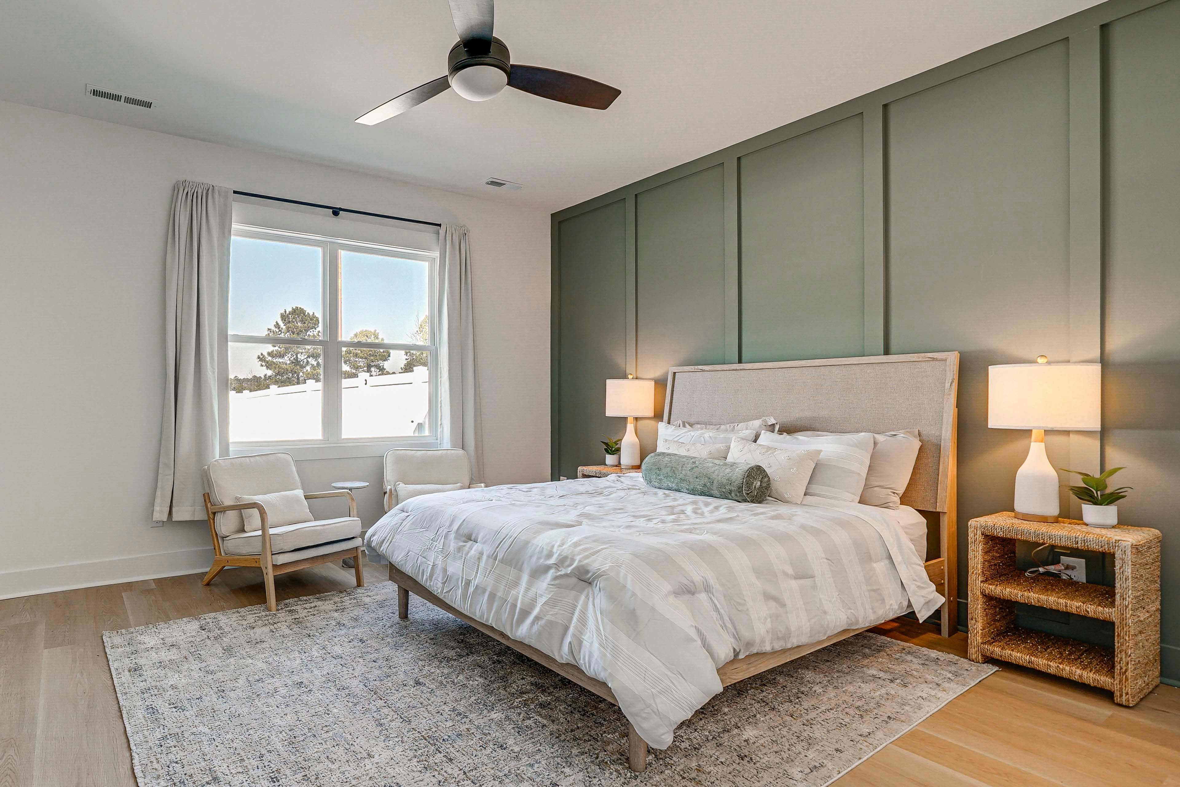 Bedroom 1 | Queen Bed | 1st Floor