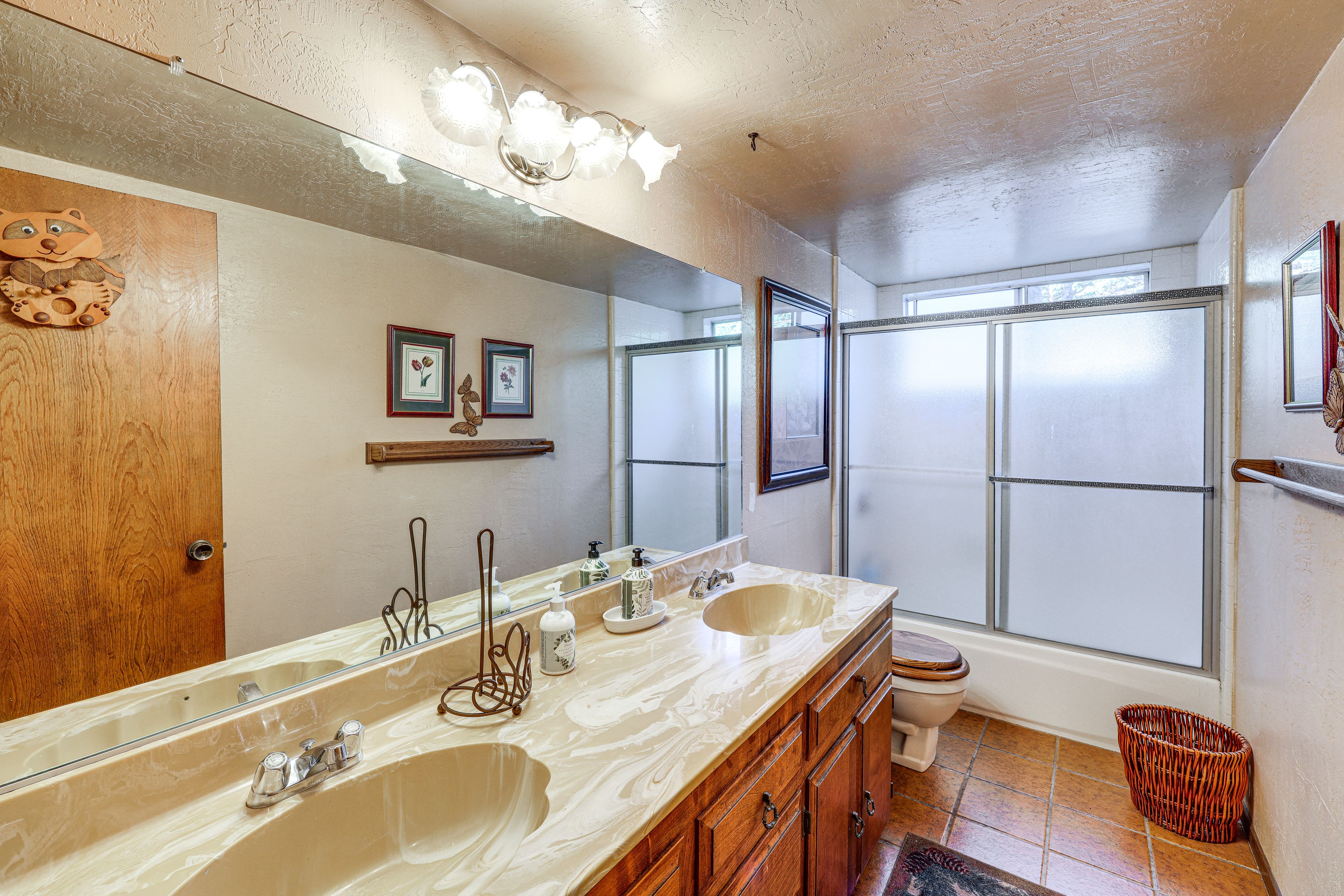 Full Bathroom