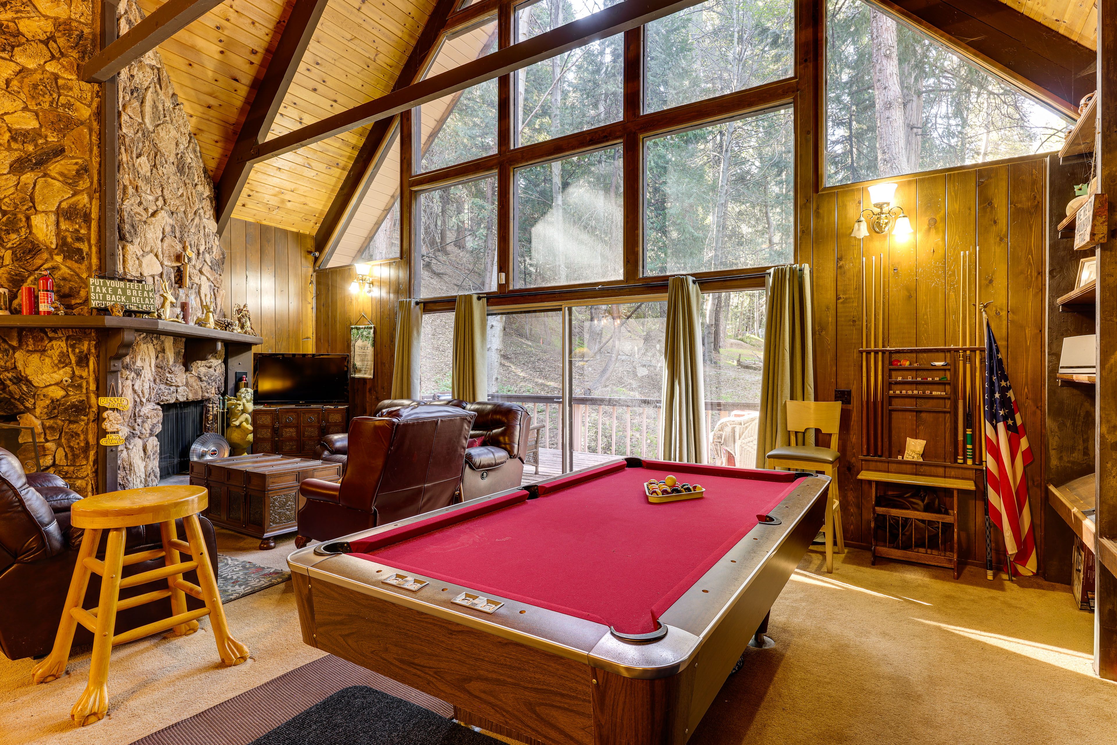 Property Interior | Single-Story Cabin