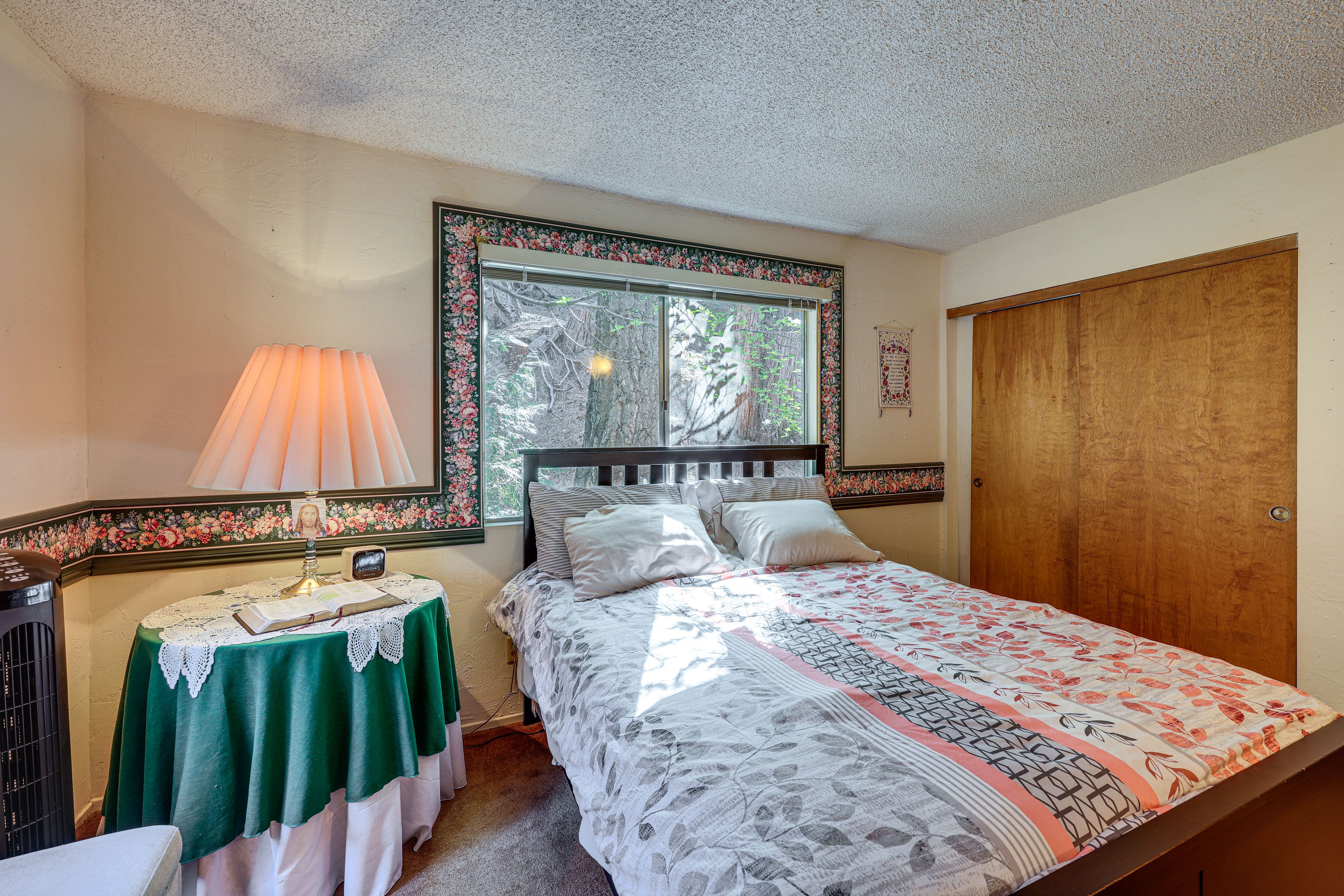 Bedroom 2 | Queen Bed
