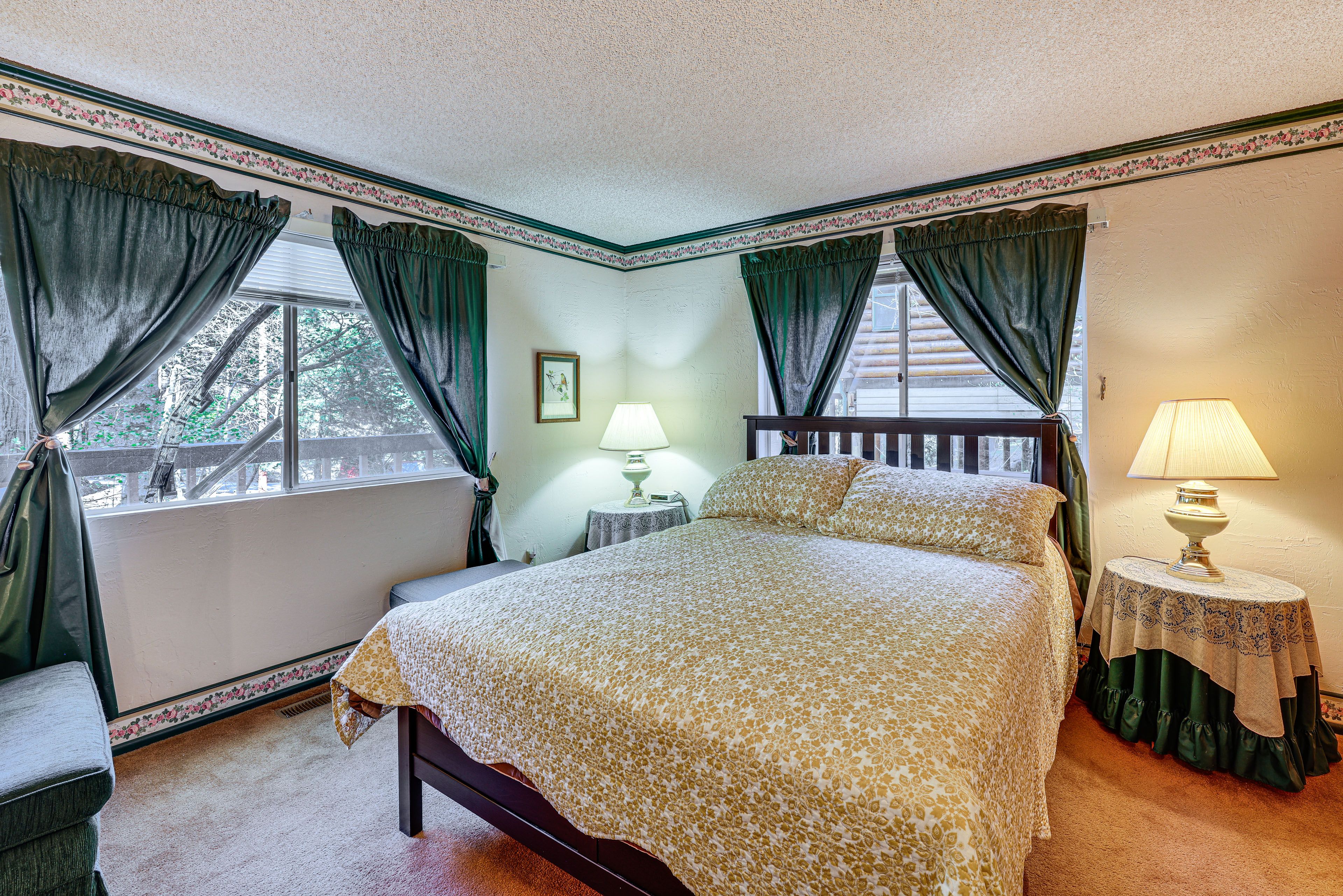 Bedroom 1 | Queen Bed