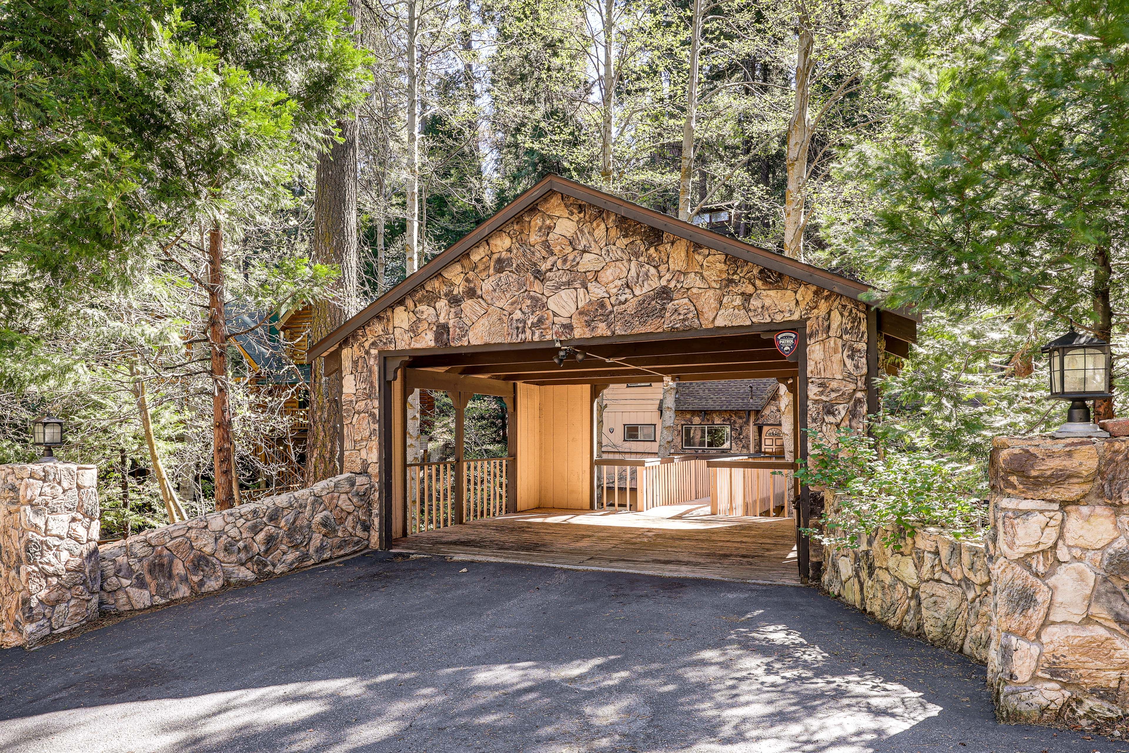 Carport Parking | 1 Vehicle