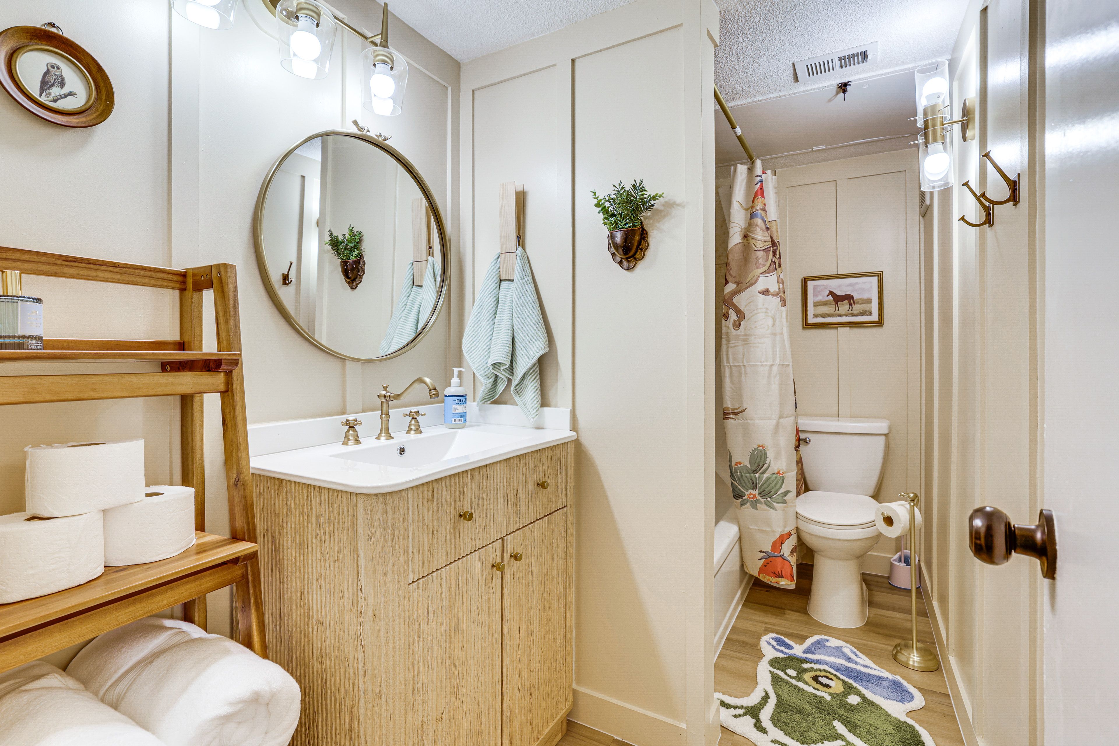 Bathroom | 2nd Floor