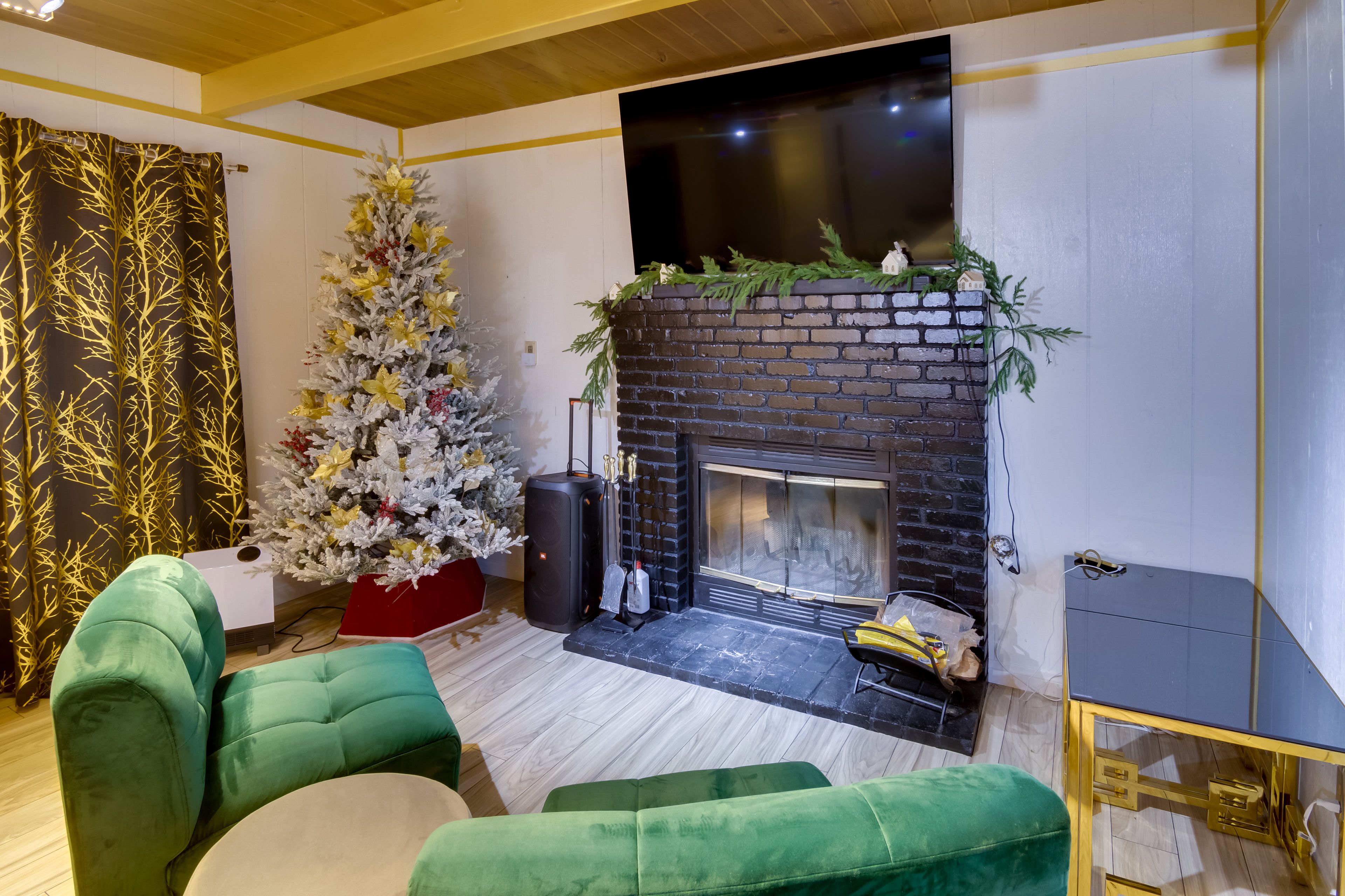 Sitting & Dining Area | 1st Floor