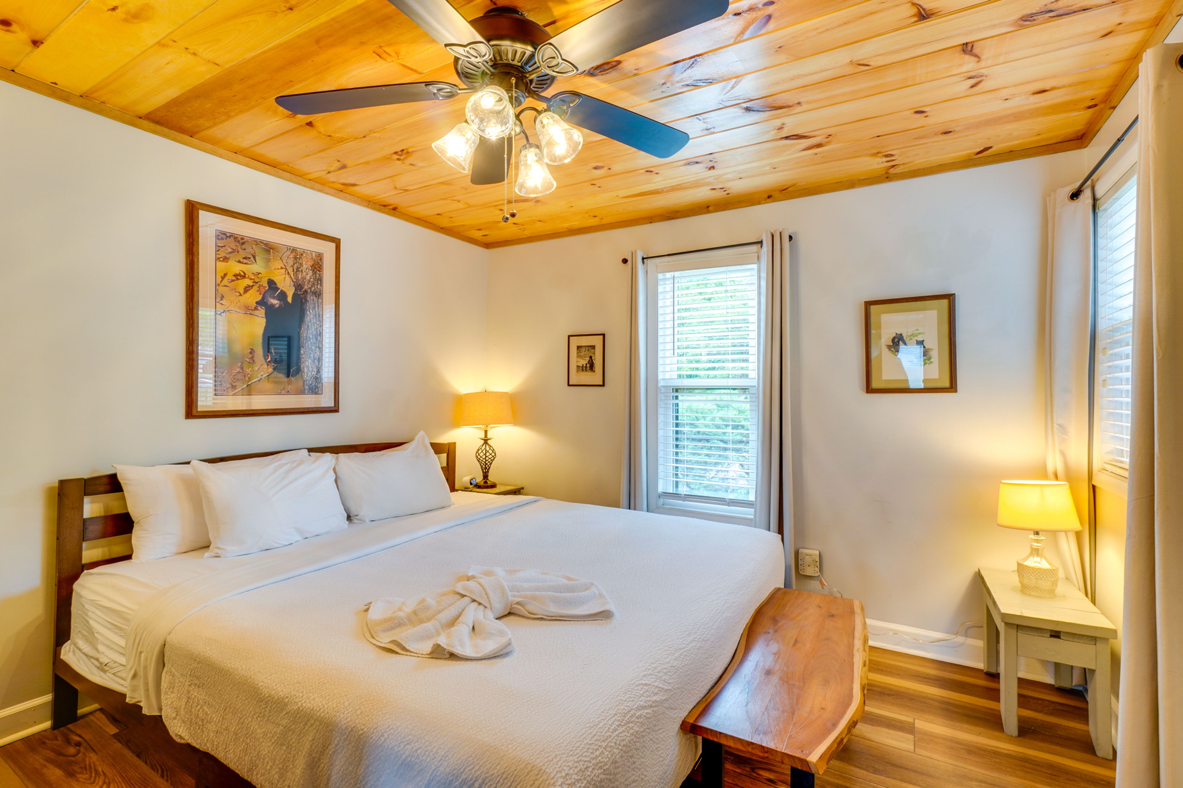Bedroom 1 | King Bed