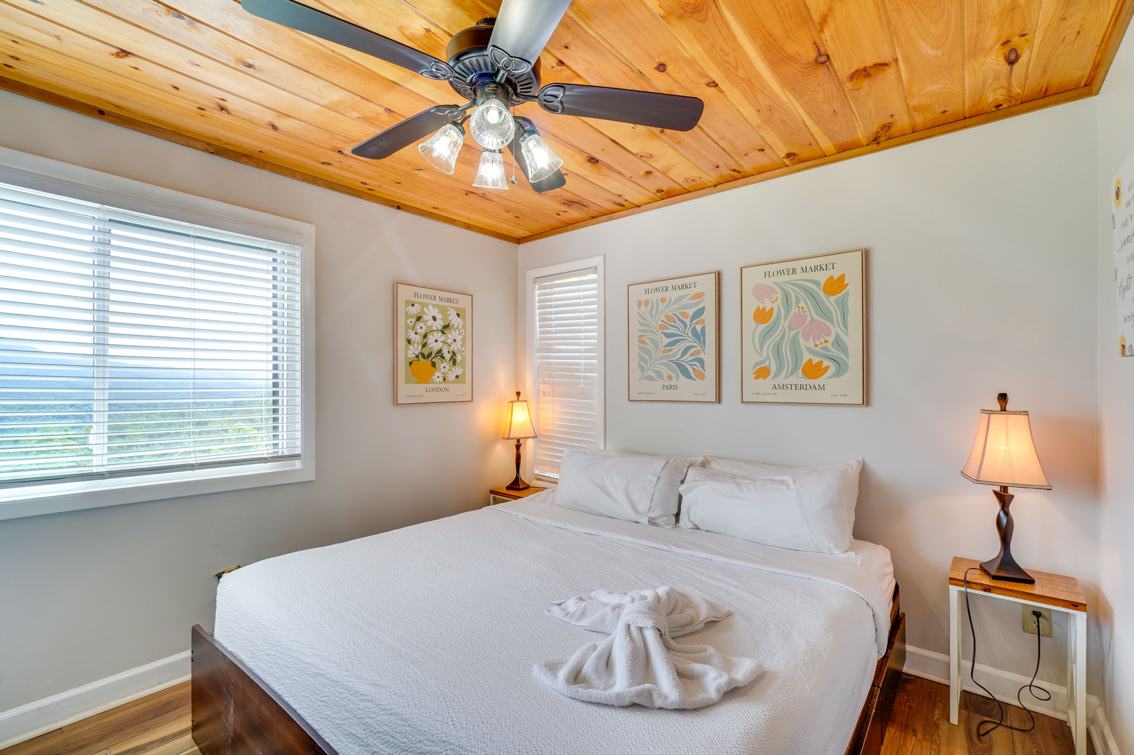 Bedroom 2 | King Bed