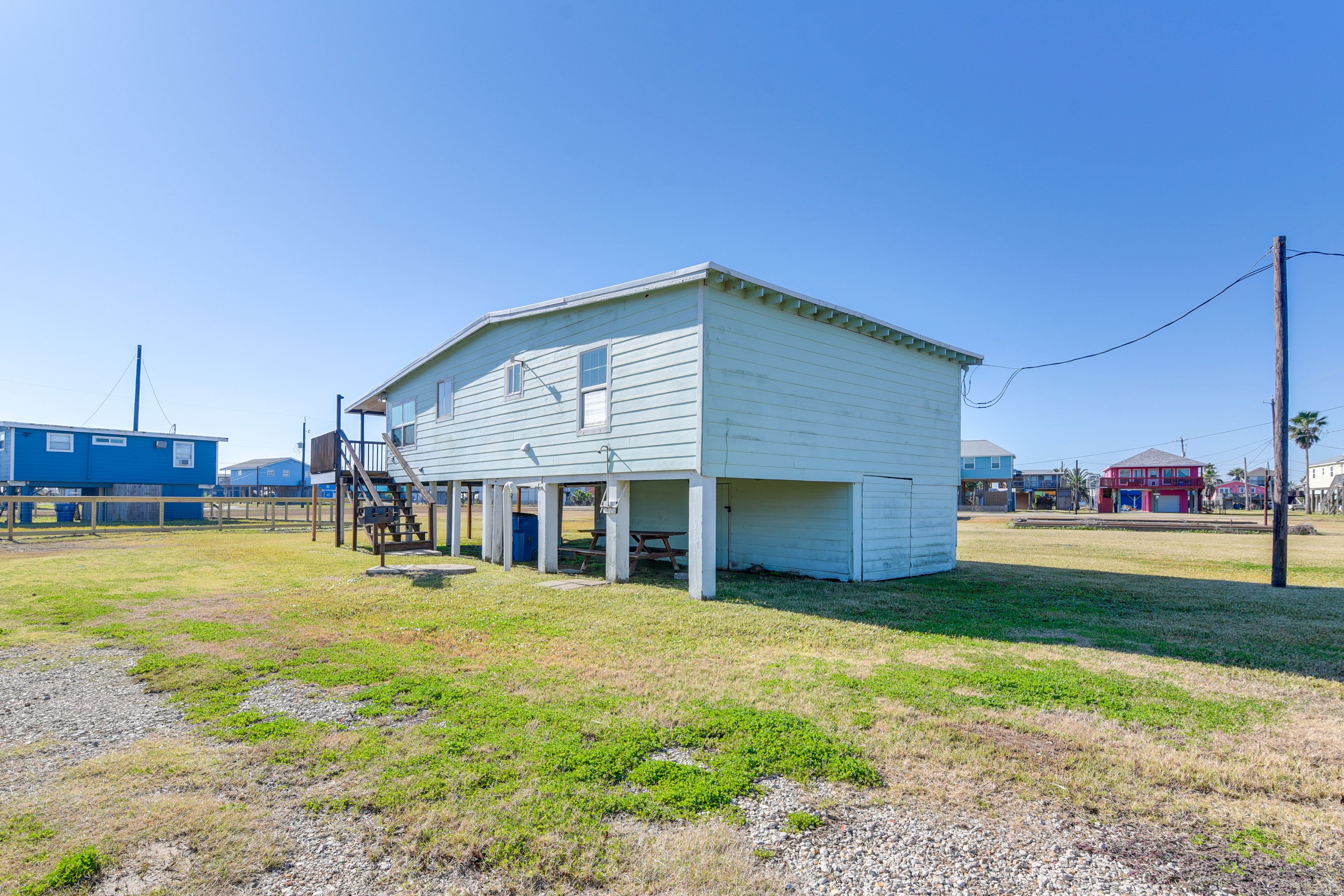 Parking | Grassy Parking Area (6 Vehicles)