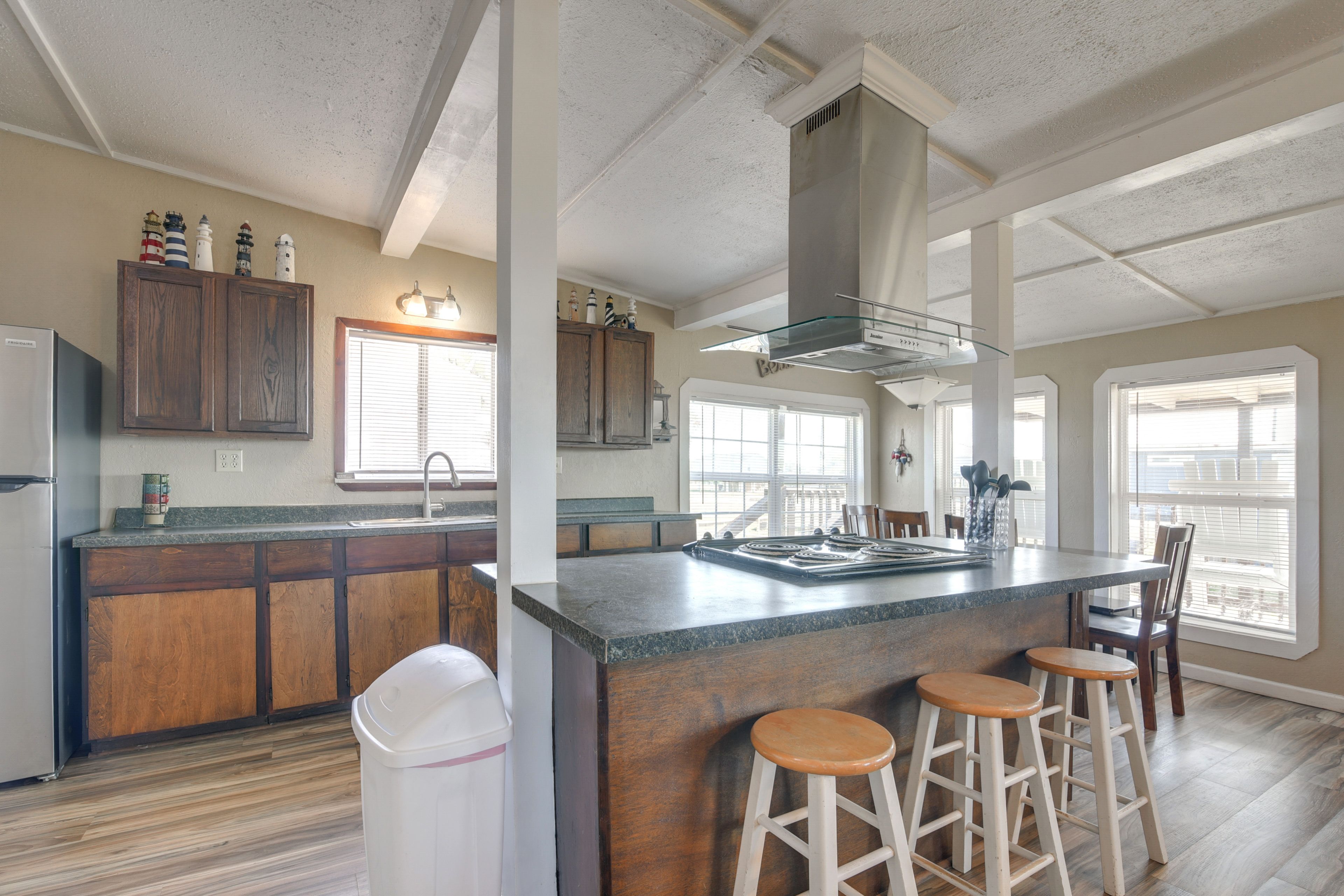 Kitchen | Cooking Basics | Breakfast Bar