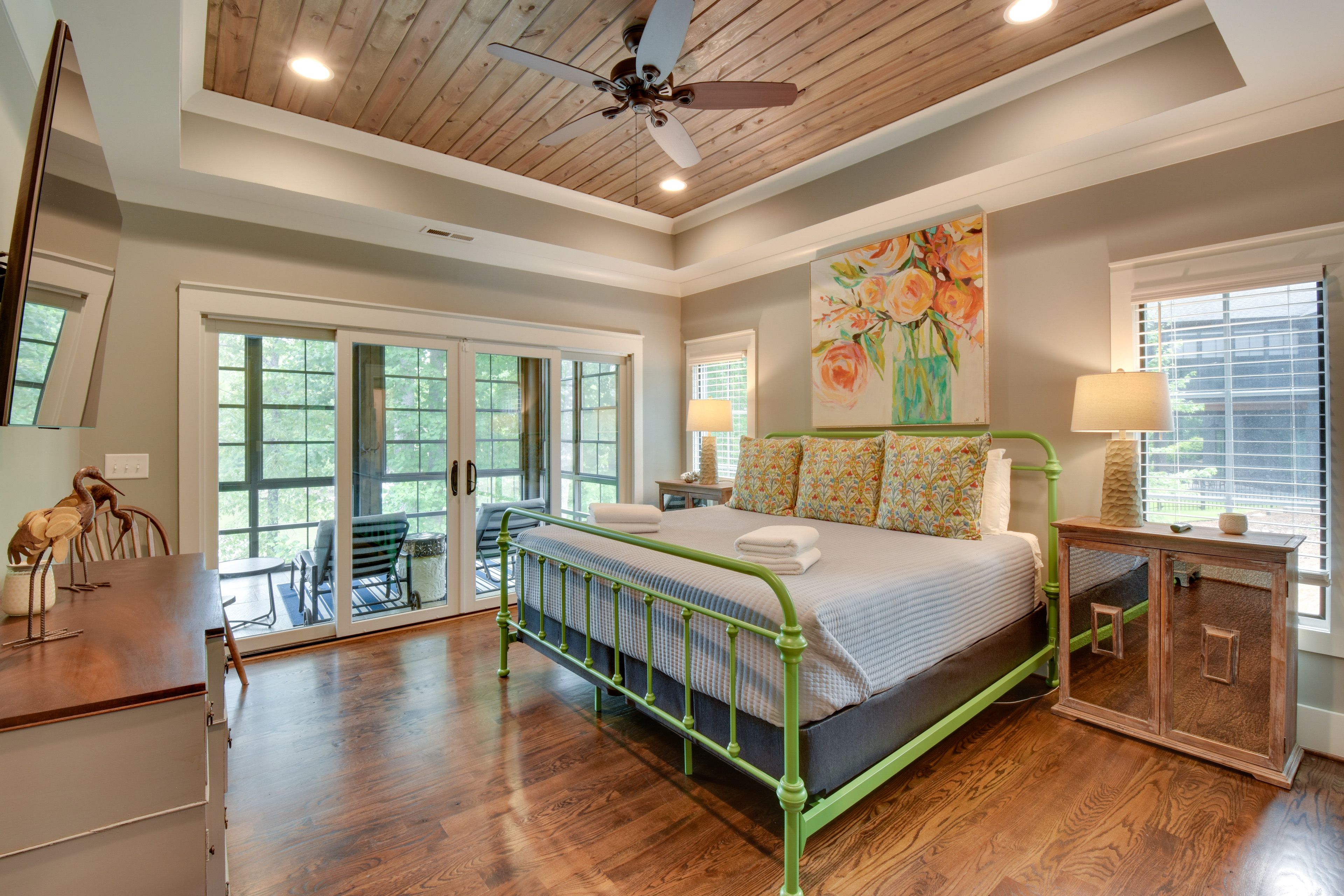 Bedroom 2 | King Bed | Main Floor