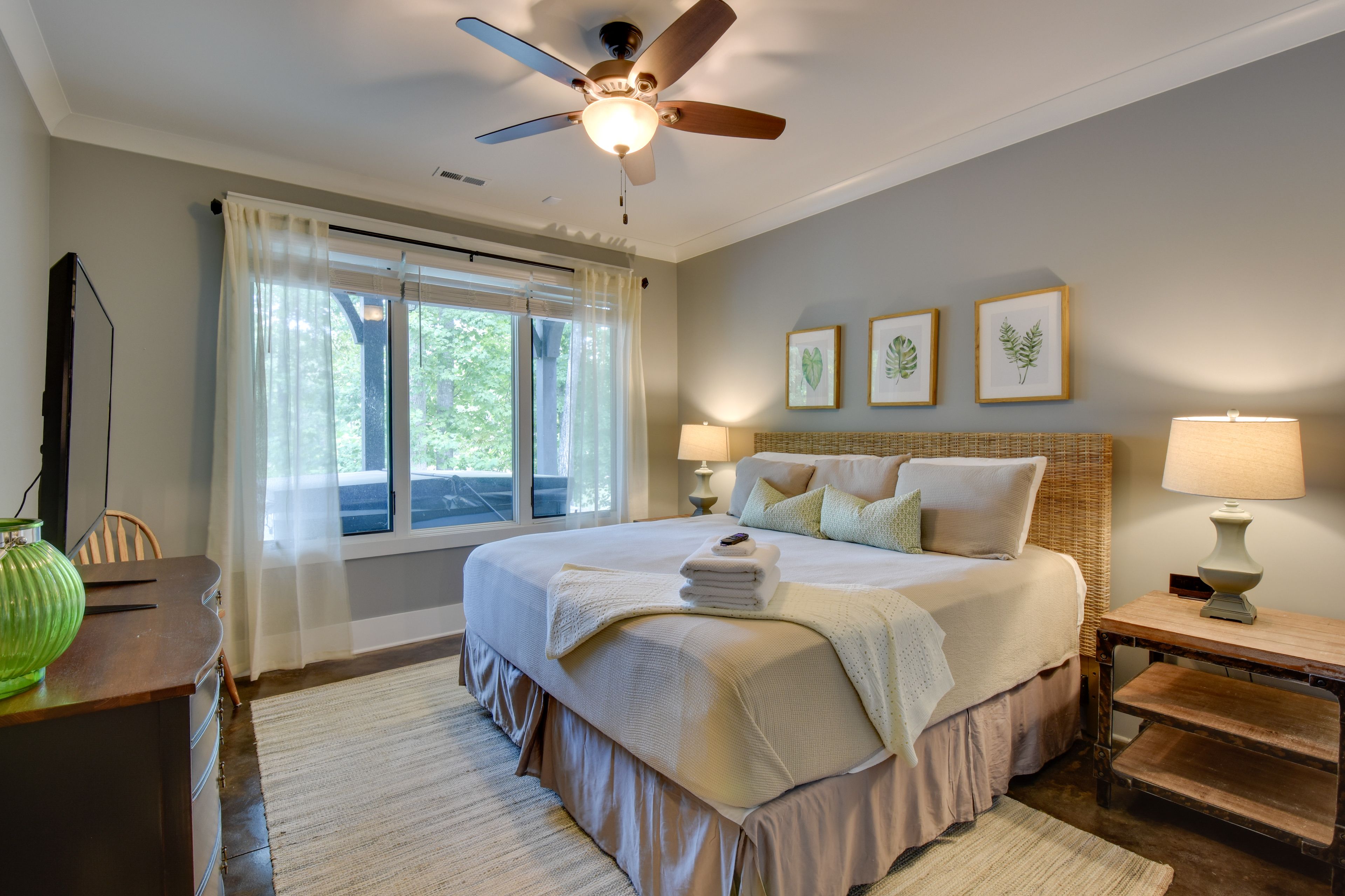 Bedroom 1 | King Bed | Lower Floor