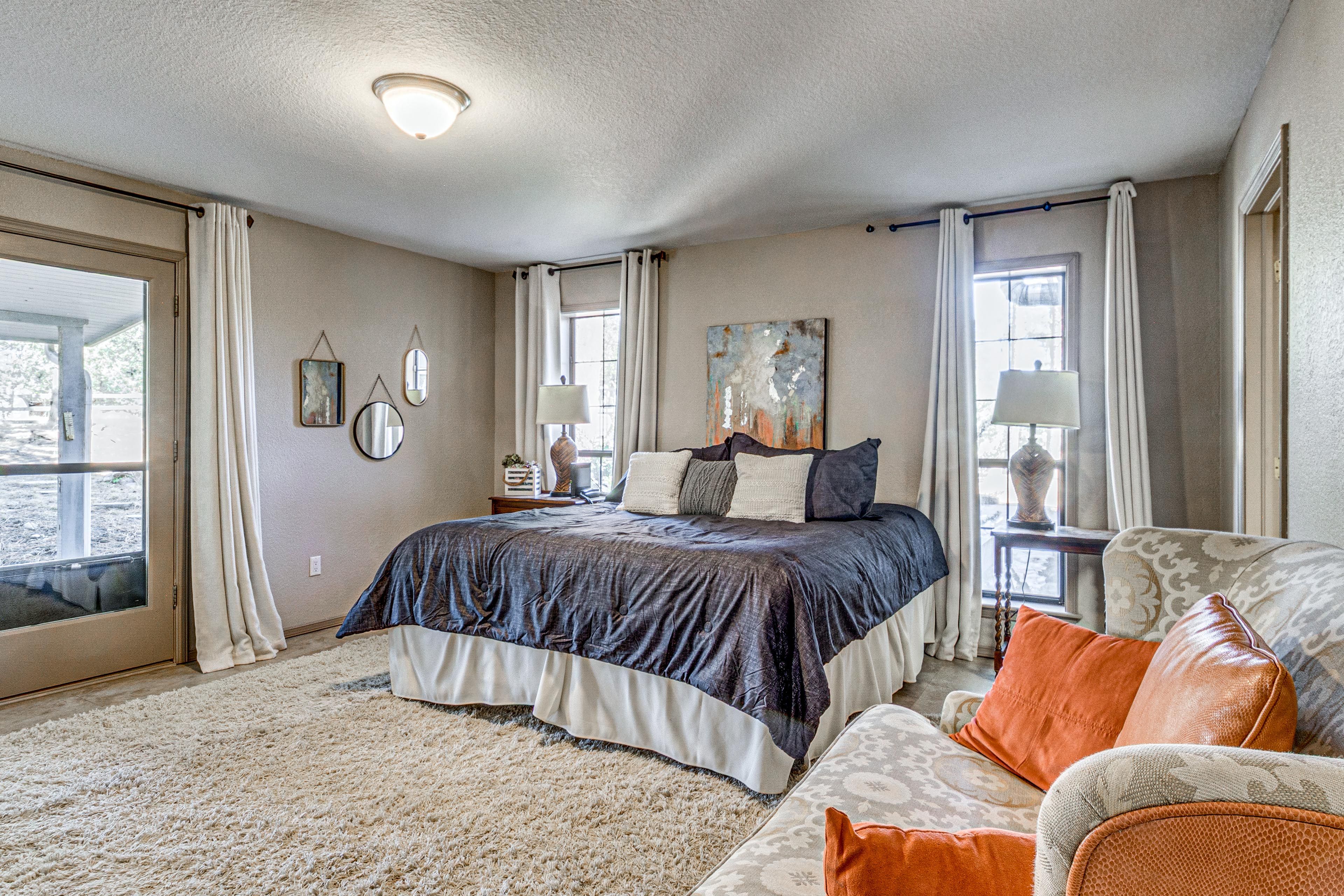 Bedroom 1 | King Bed | 1st Floor