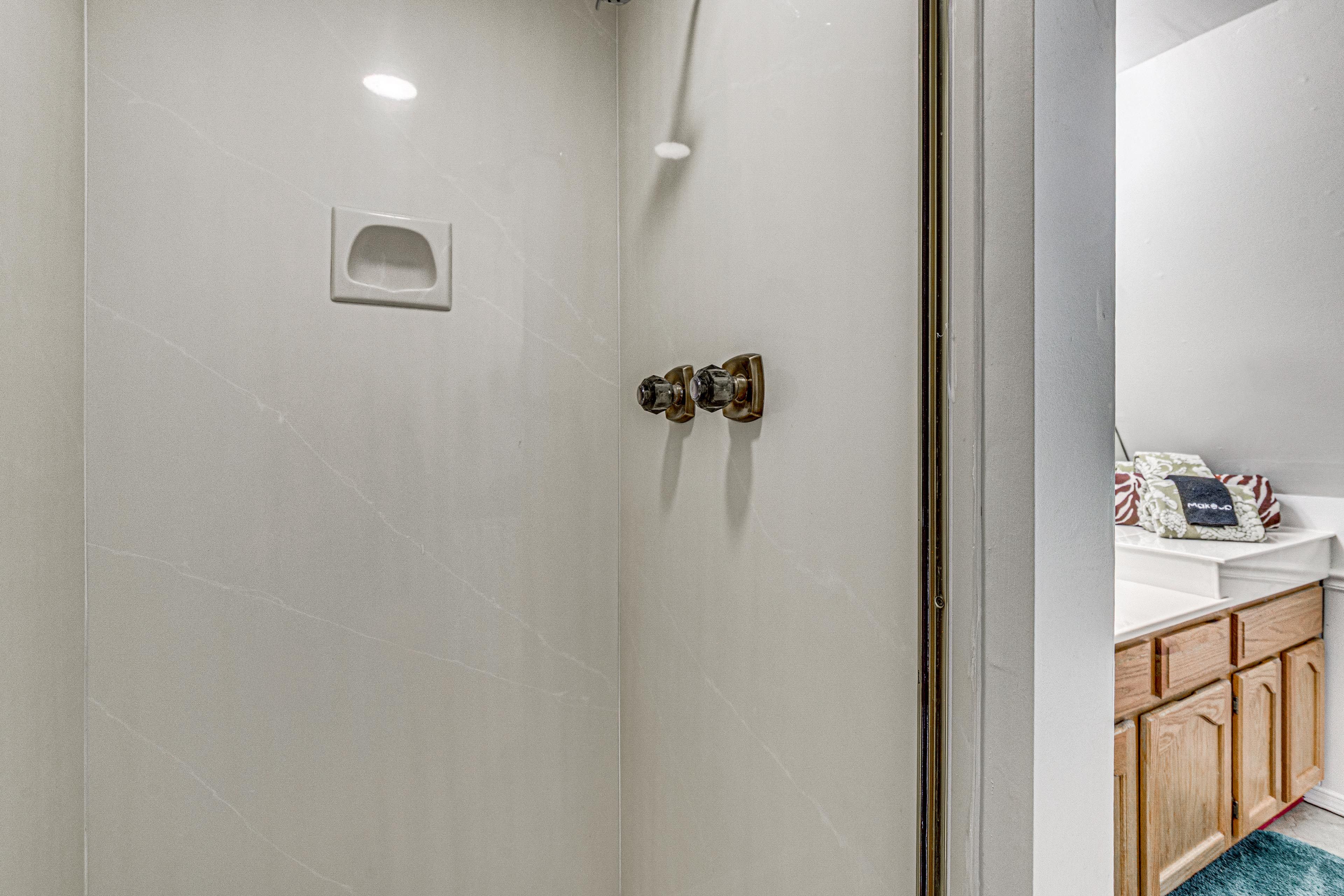 Bathroom | 2nd Floor