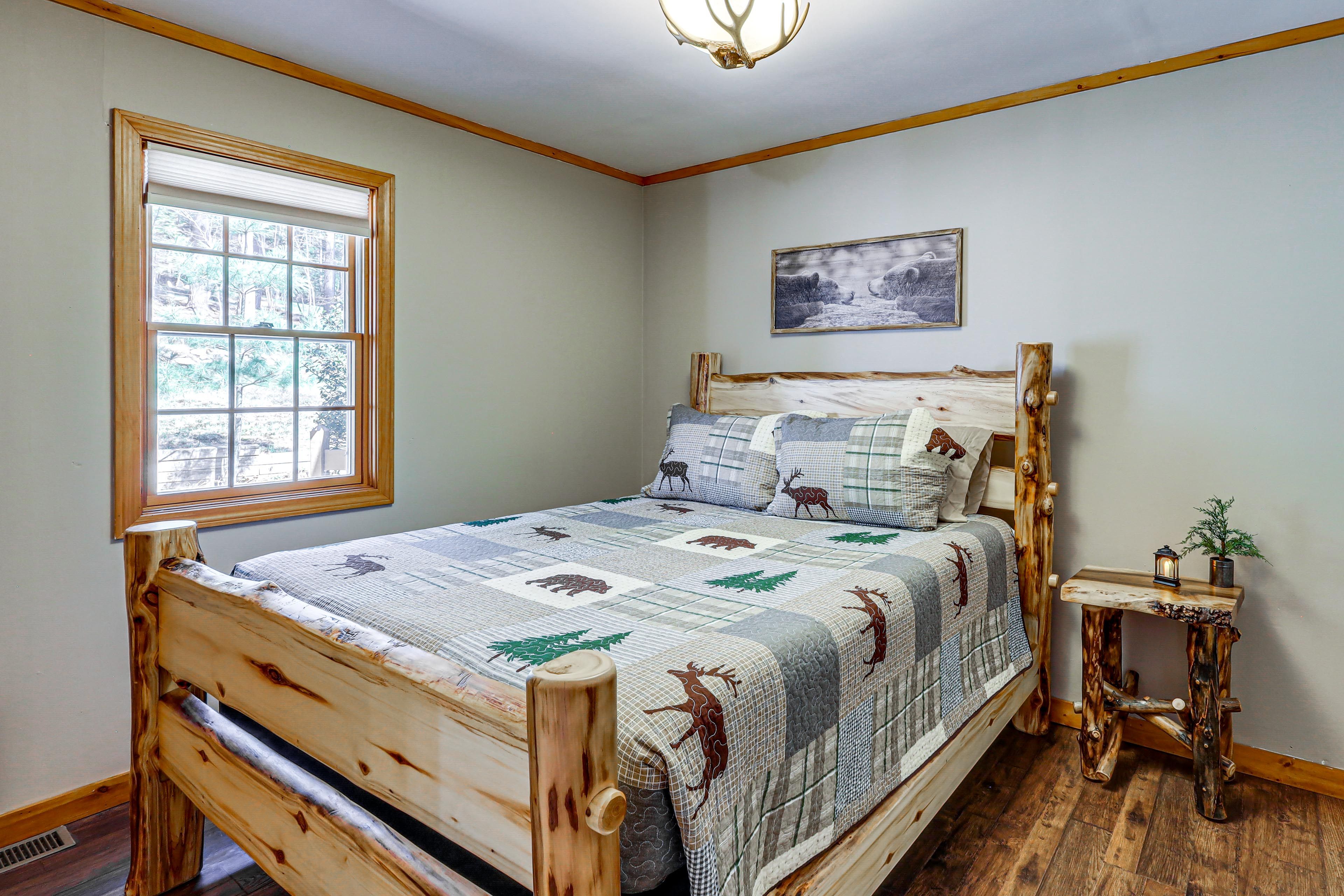 Bedroom 2 | Queen Bed