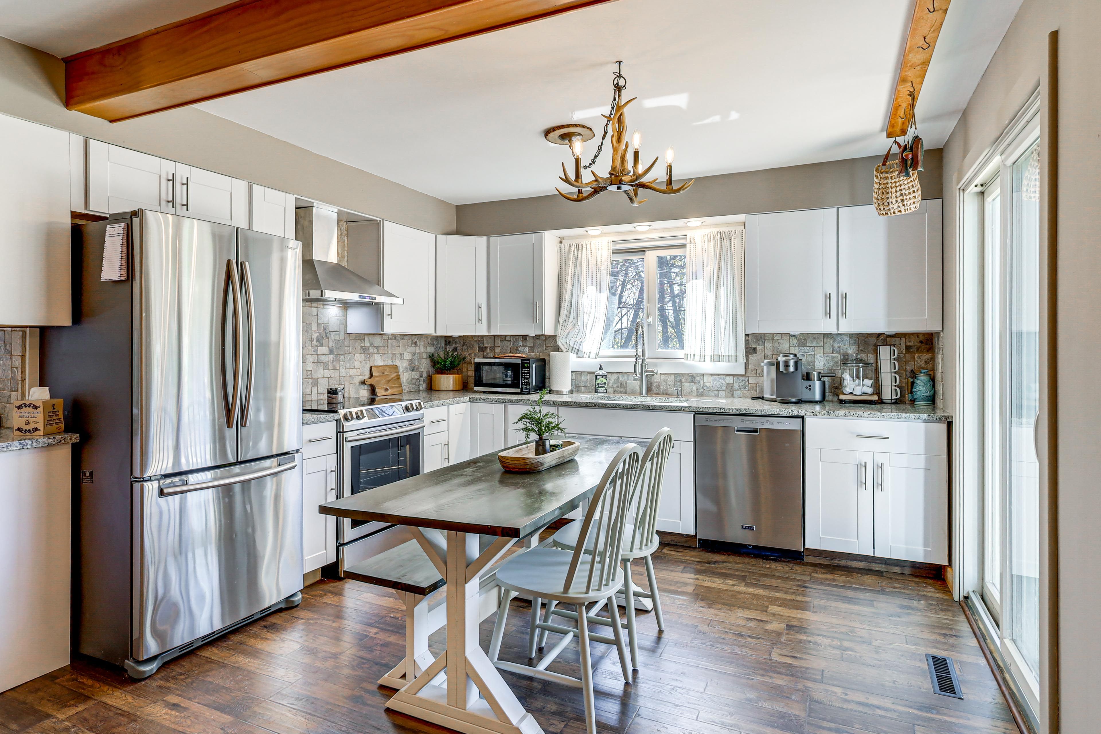 Eat-In Kitchen