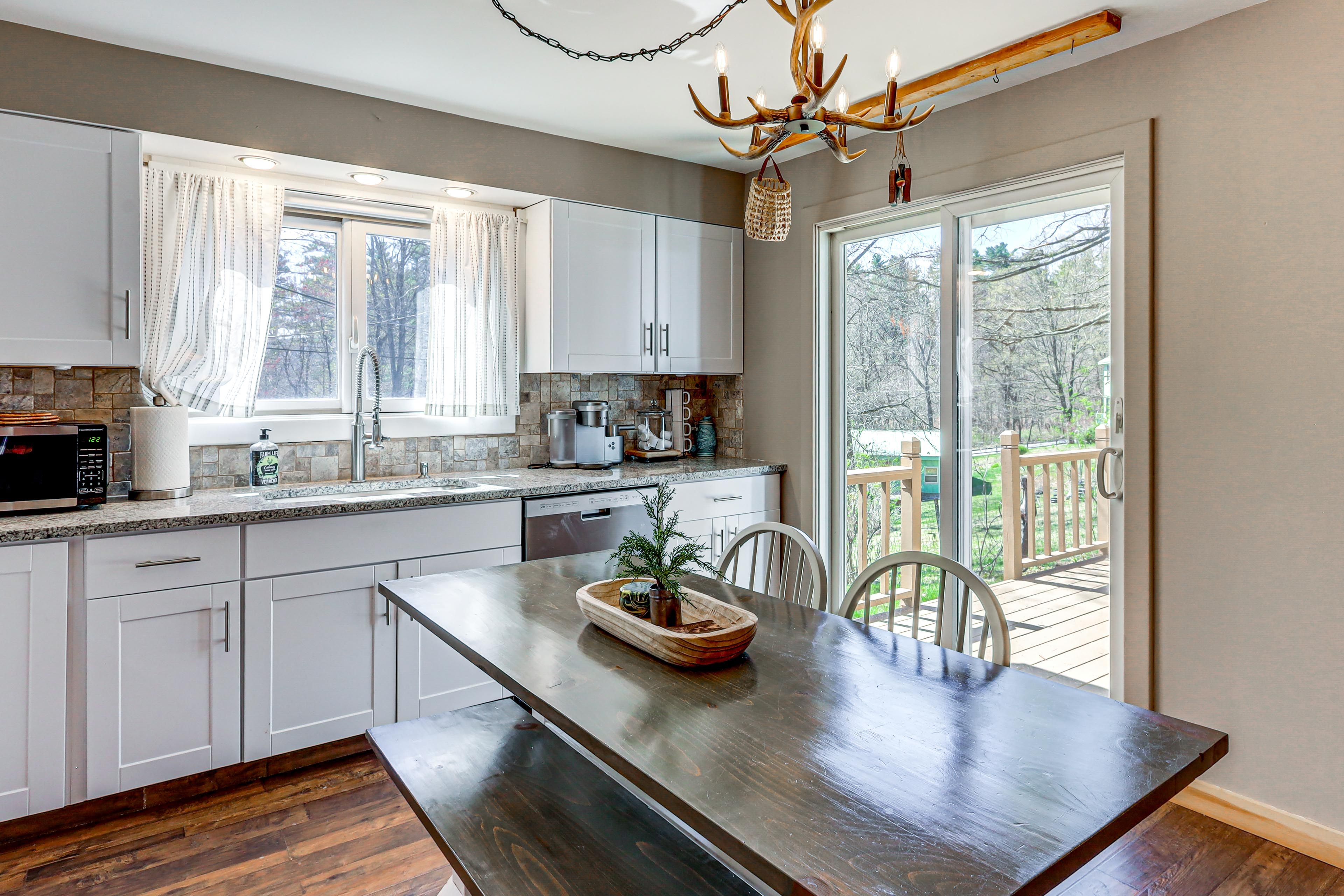 Eat-In Kitchen