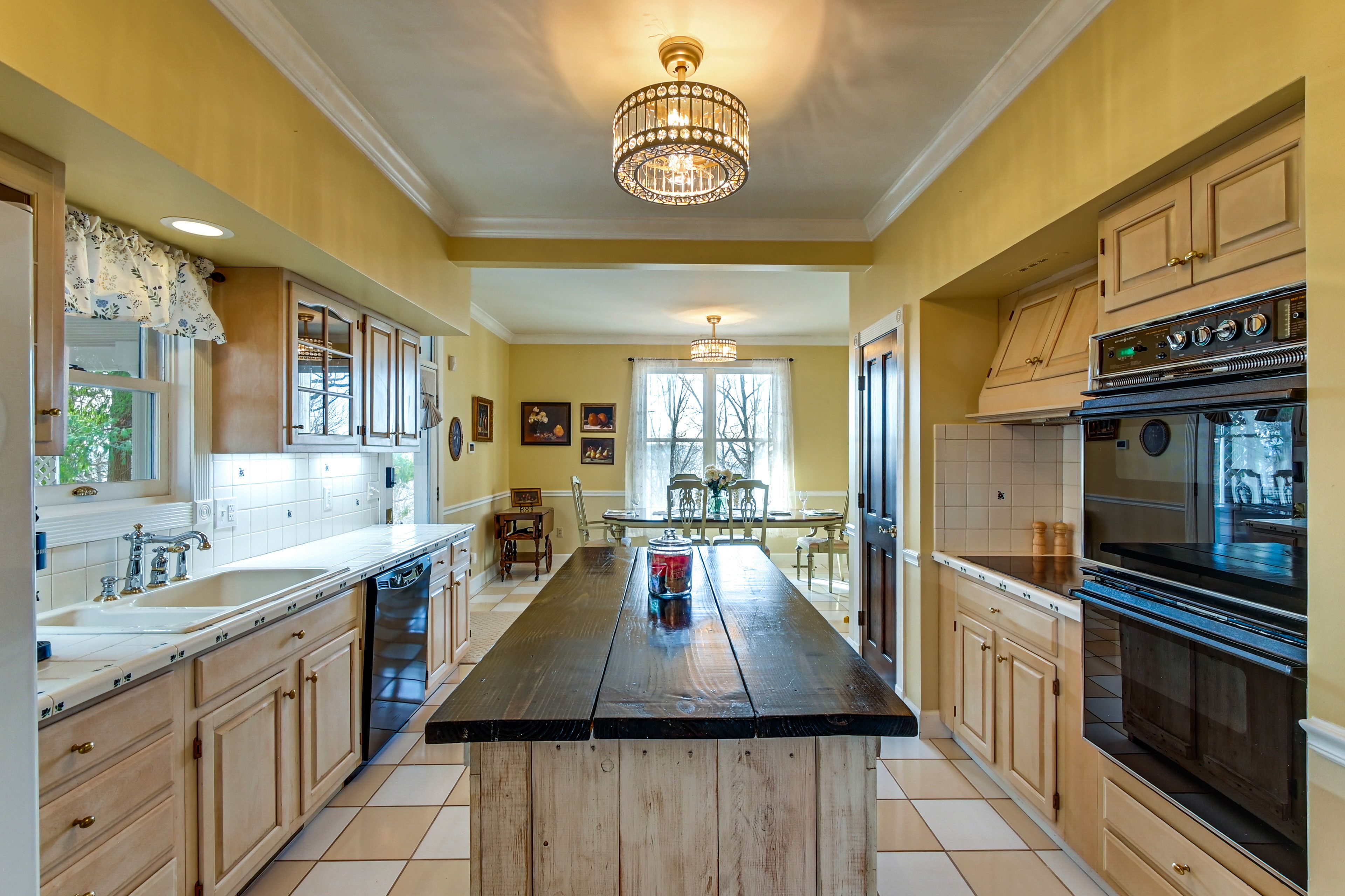 Kitchen | Main Level