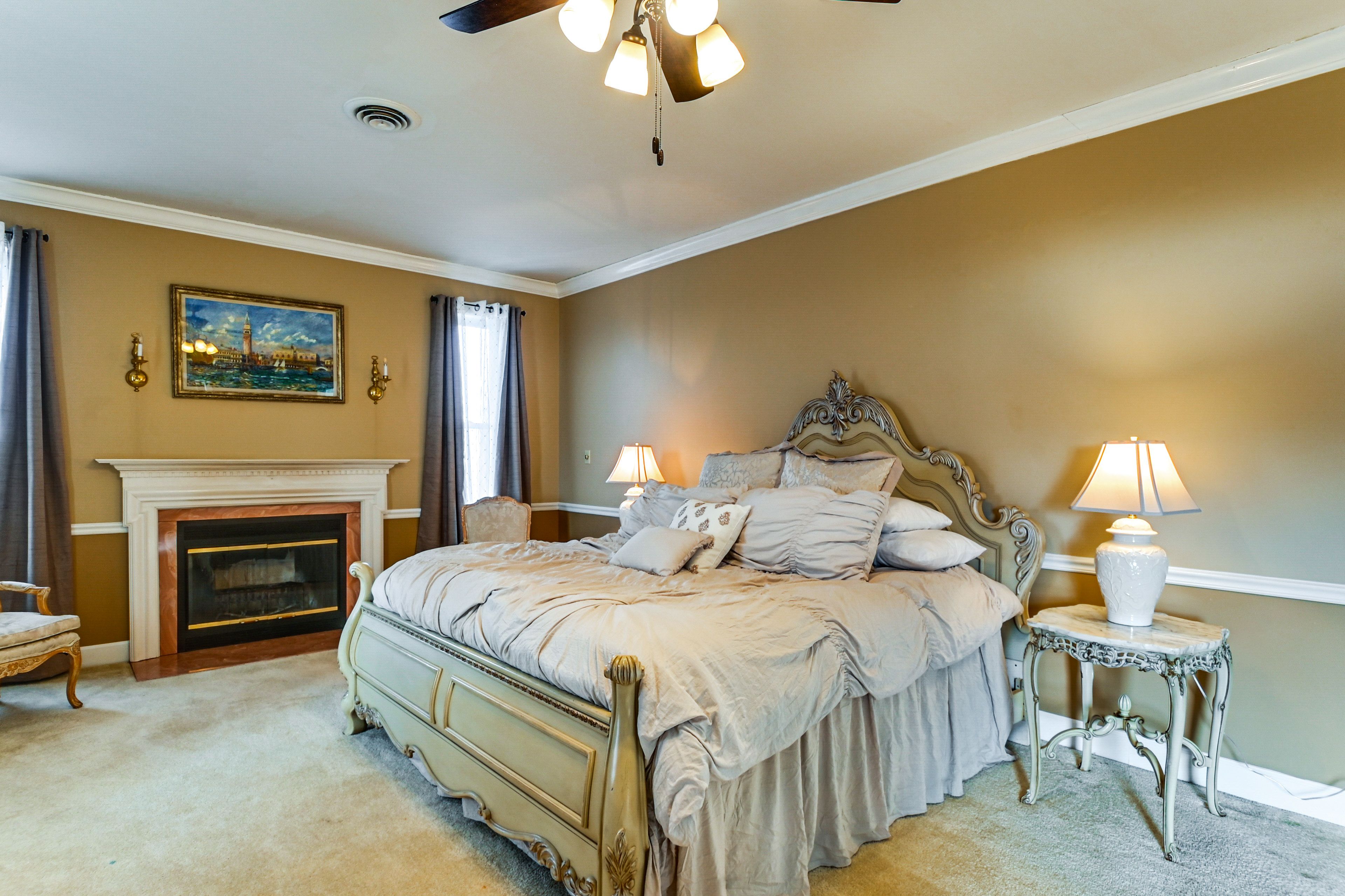 Bedroom 1 | King Bed | Upper Level