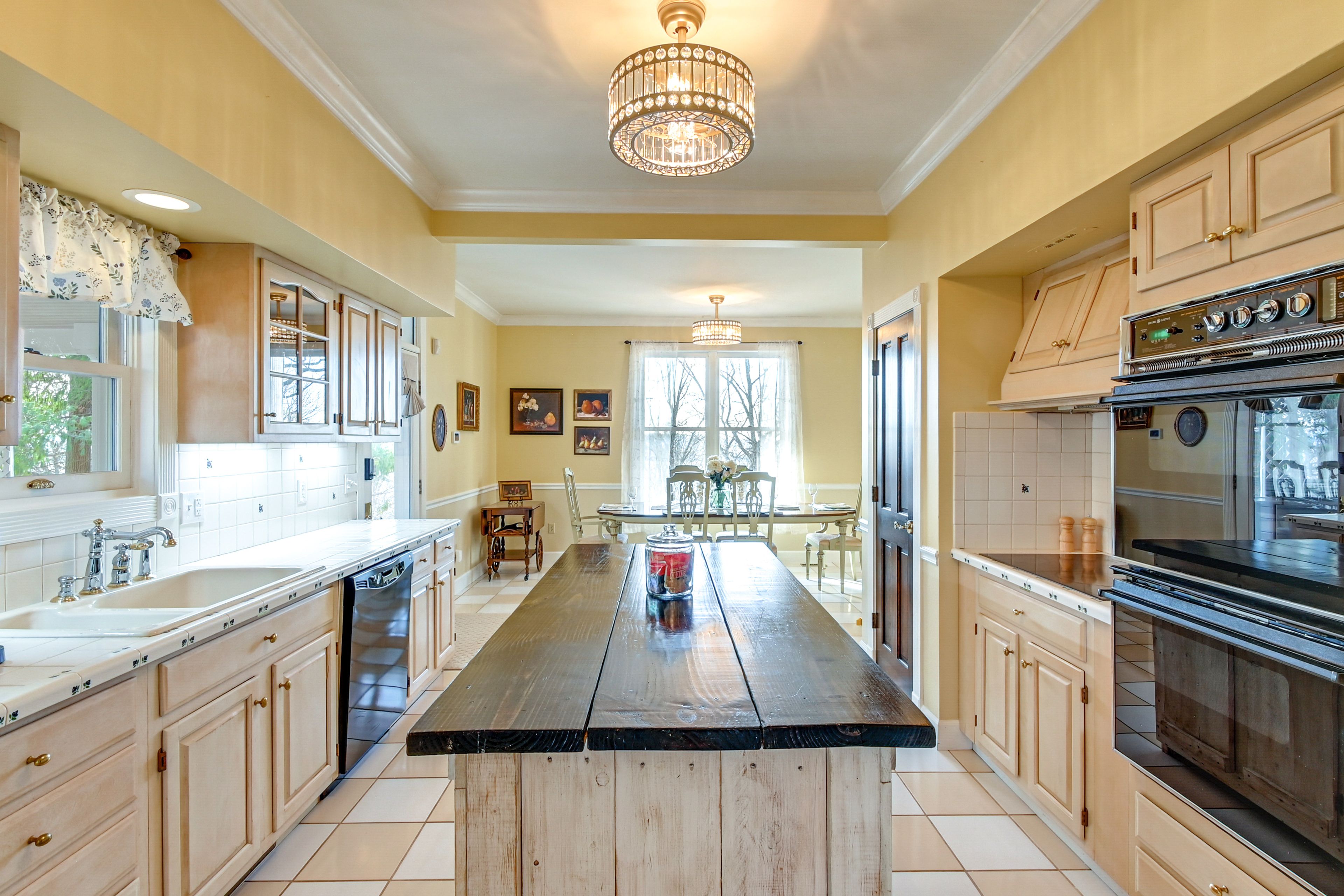 Kitchen | Main Level