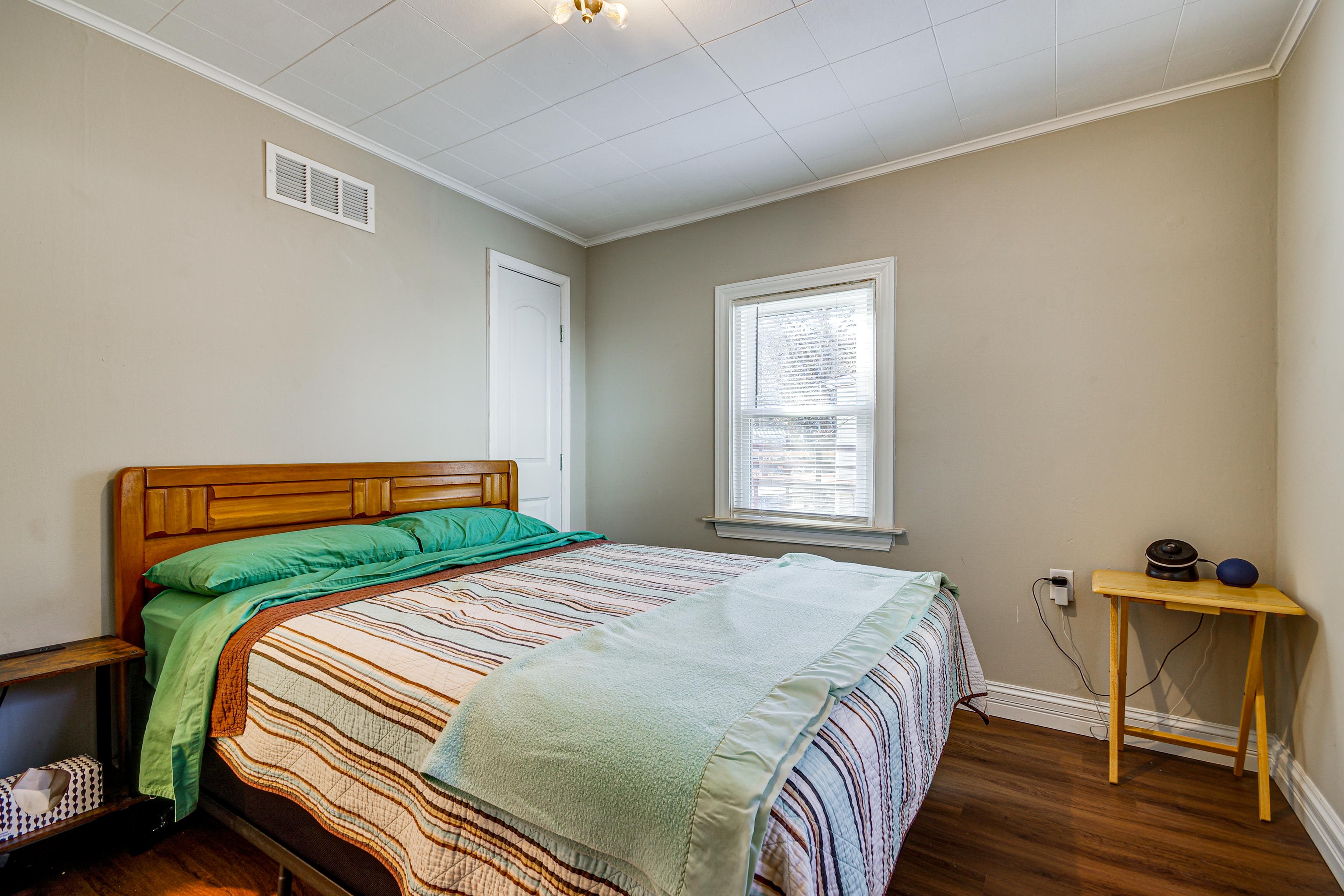 Bedroom 1 | Queen Bed | Main Level