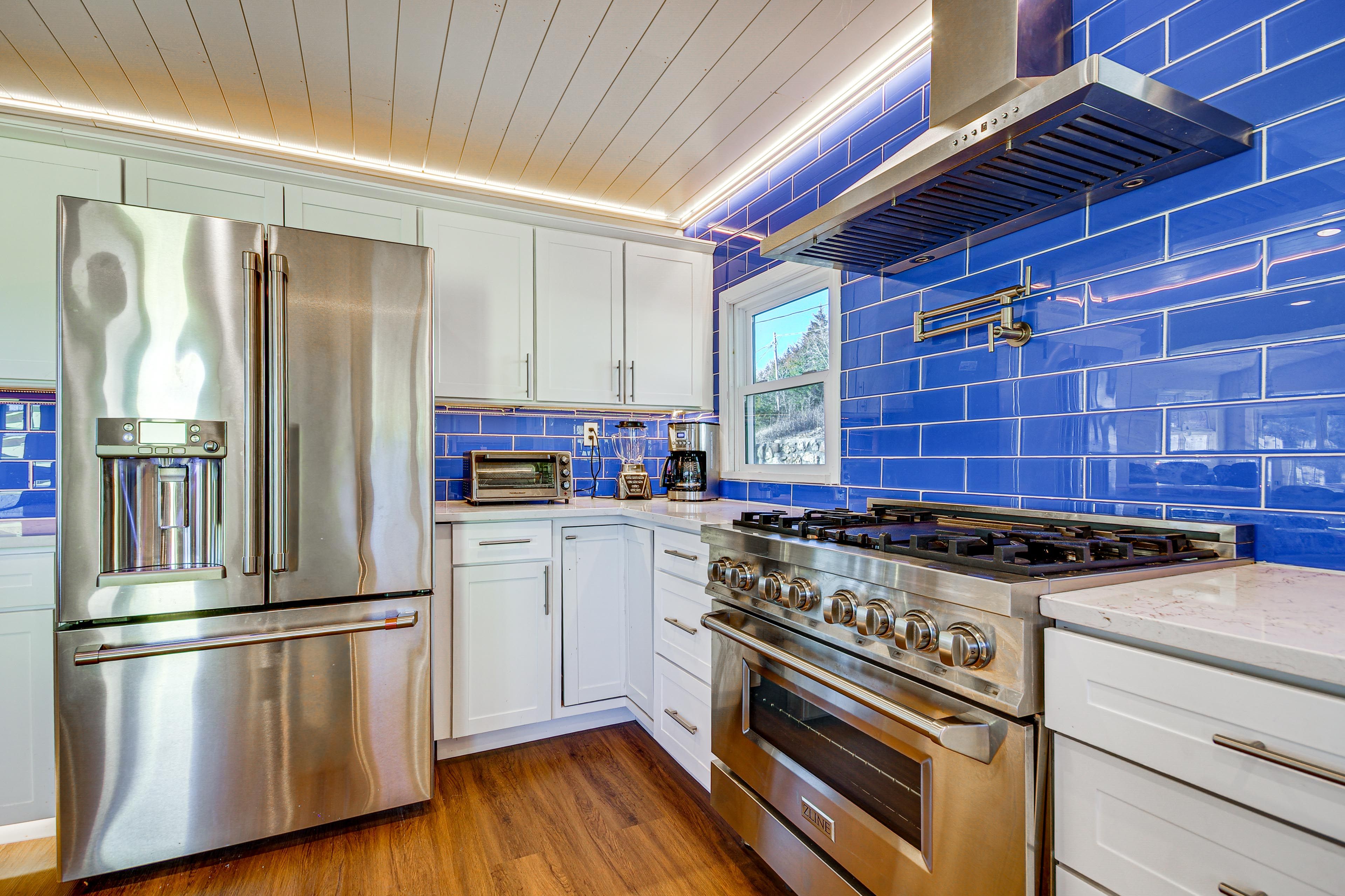 Kitchen | Breakfast Bar | Coffee Maker