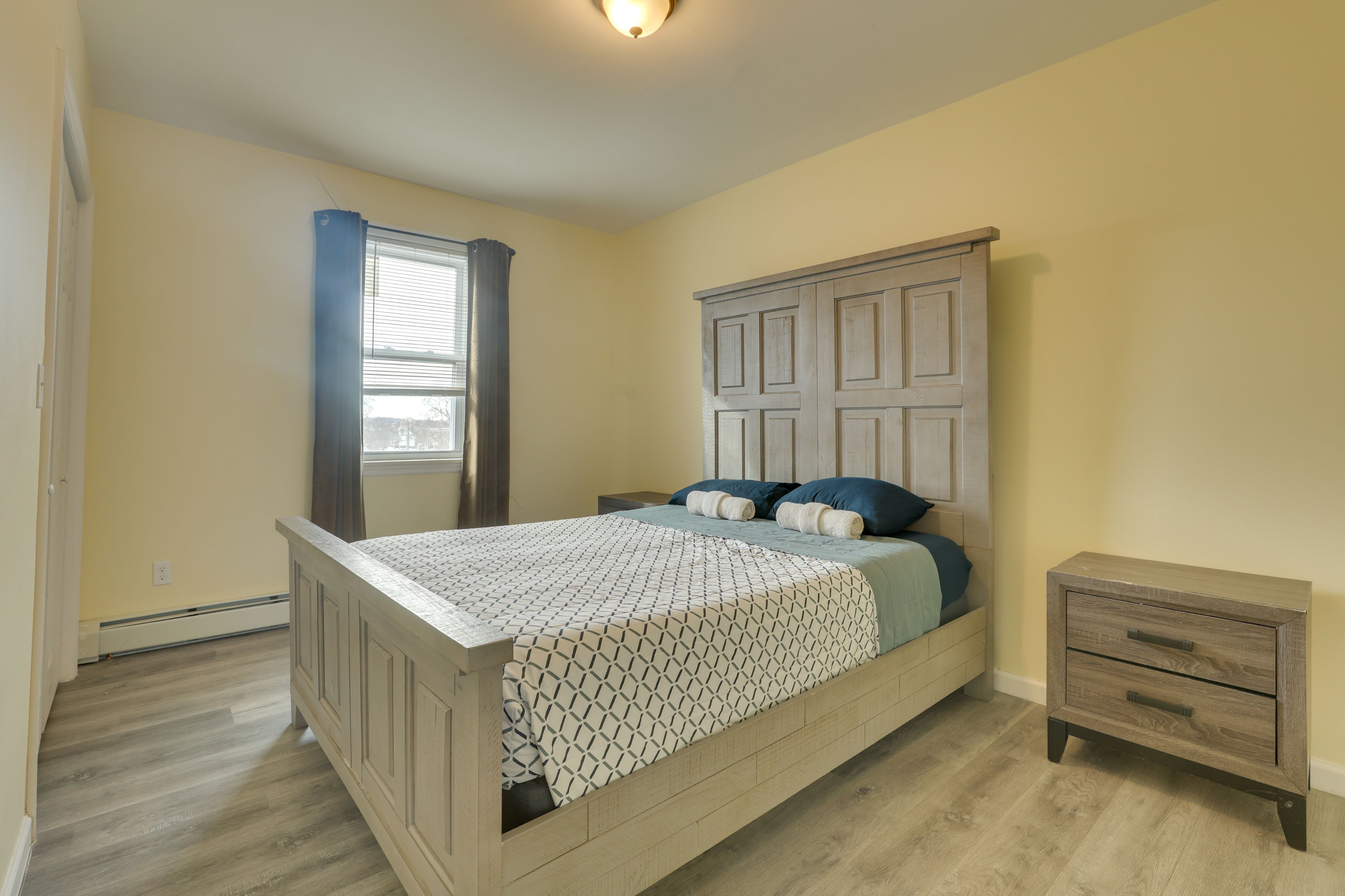 Bedroom 1 | King Bed