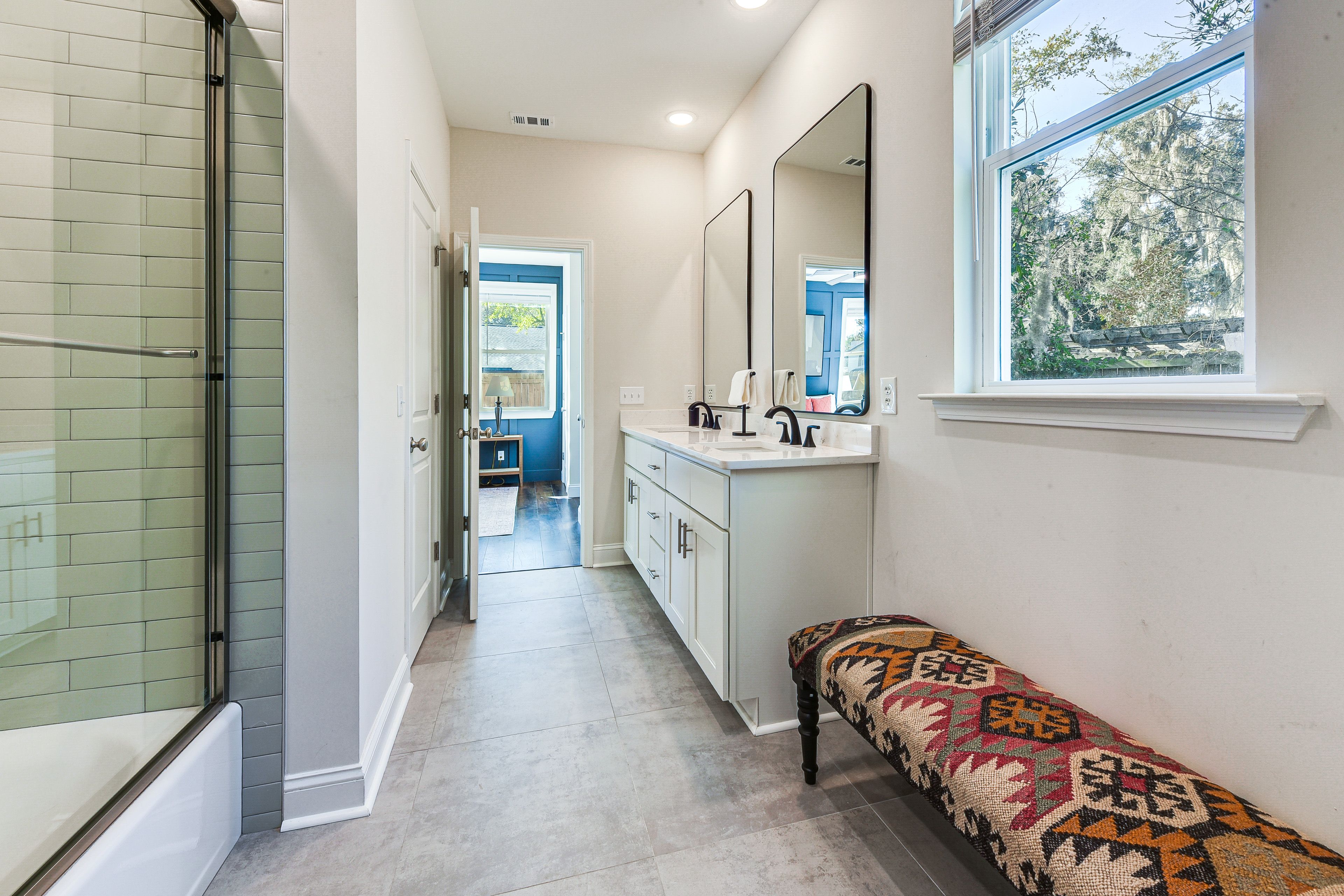 Full Bathroom | Towels Provided | 1st Floor