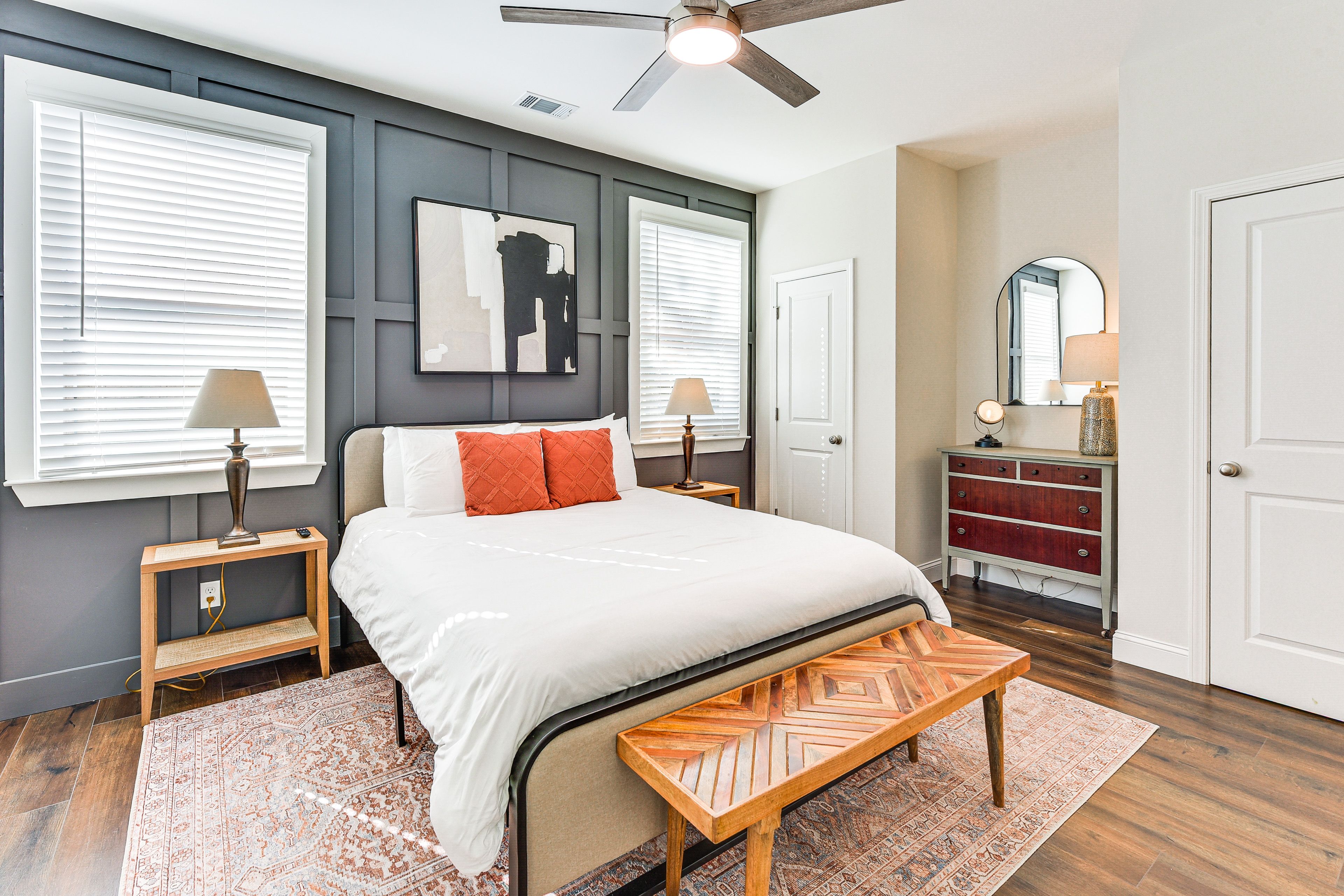 Bedroom 1 | Queen Bed | Linens Provided | 1st Floor