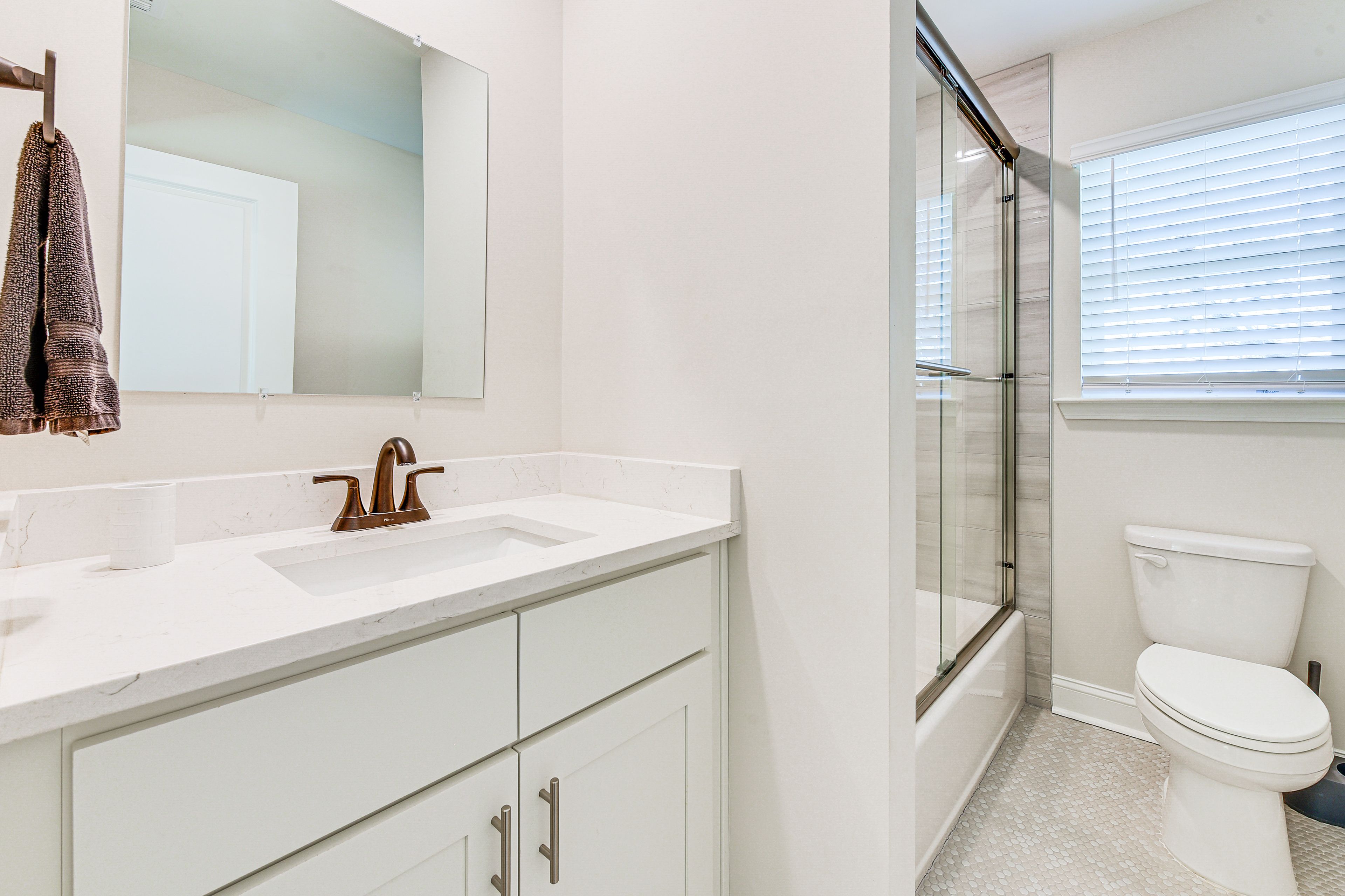Full Bathroom | Complimentary Toiletries | 2nd Floor