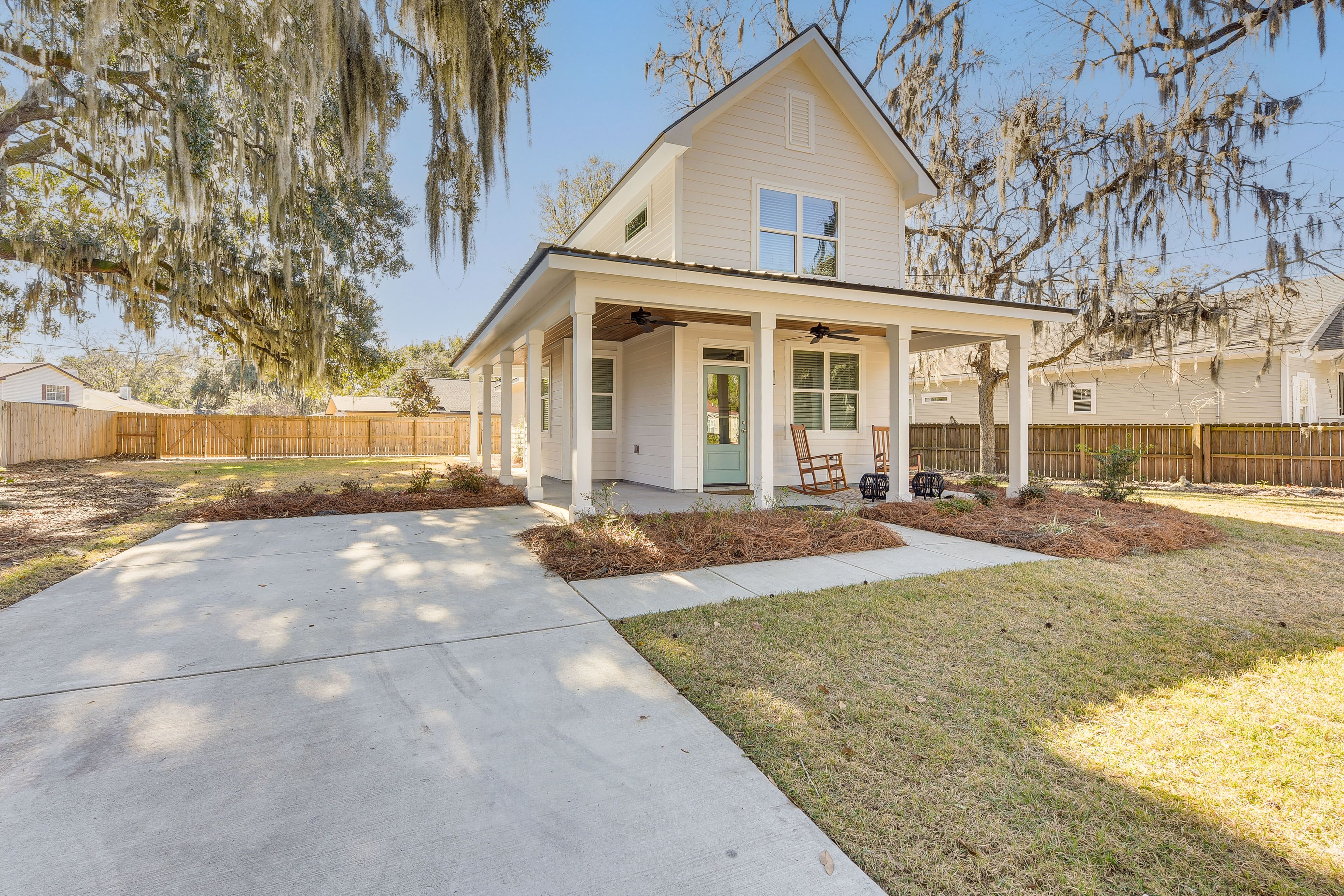 Parking | Driveway (3 Vehicles)
