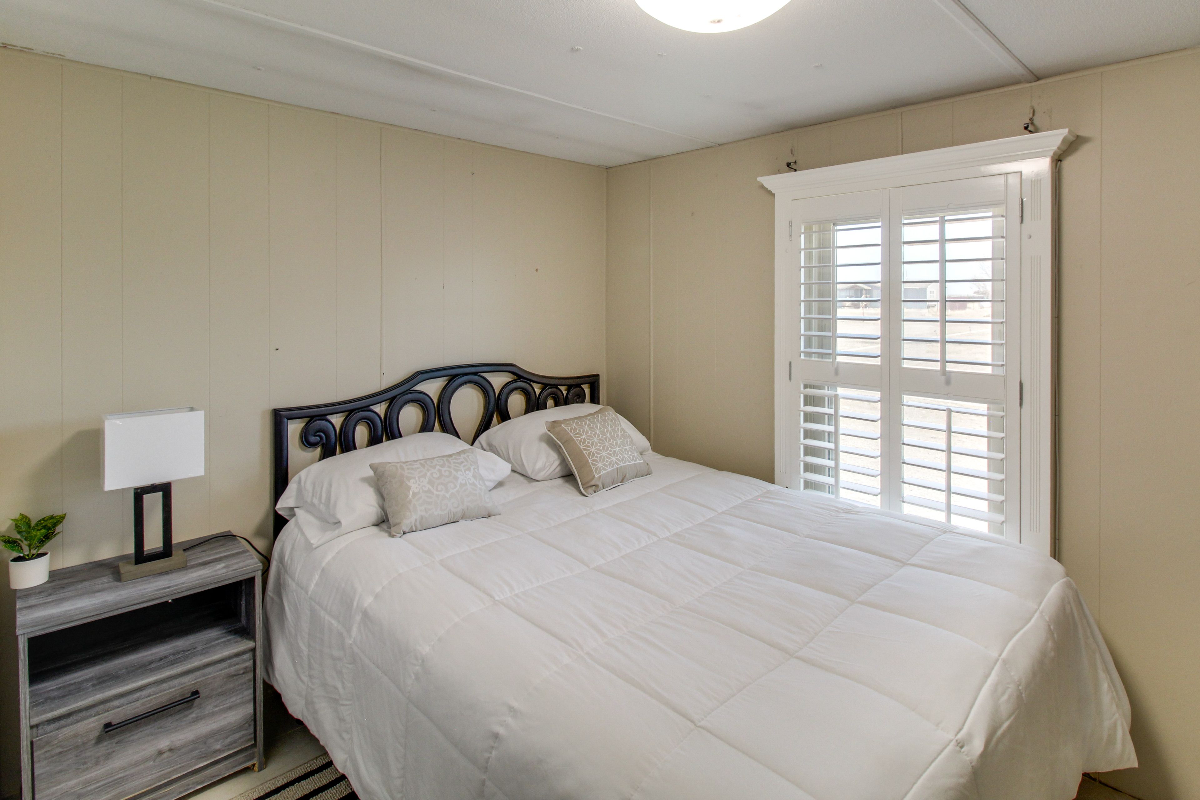 Bedroom 2 | Queen Bed