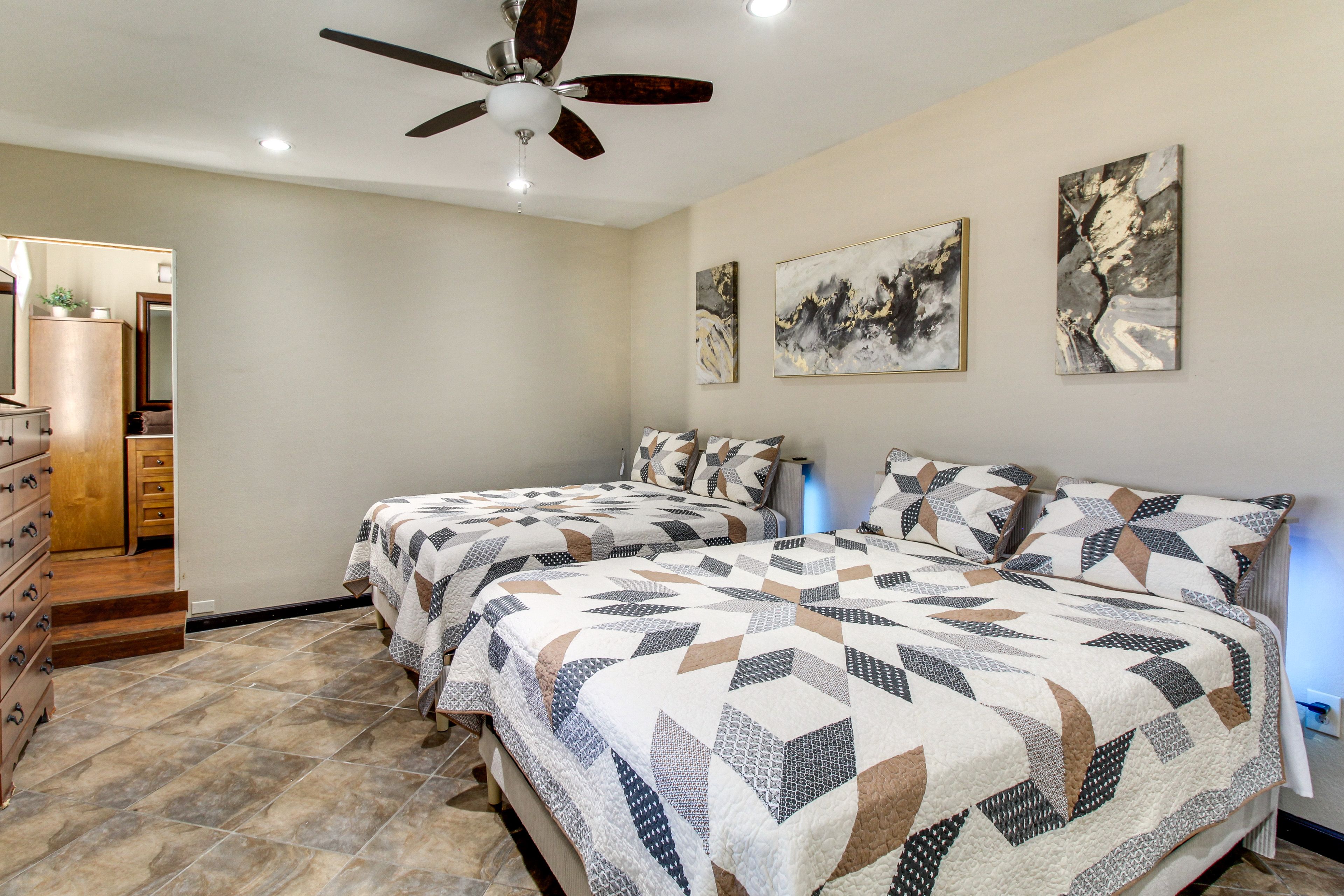 Bedroom 1 | 2 Queen Beds | 2 Steps Required