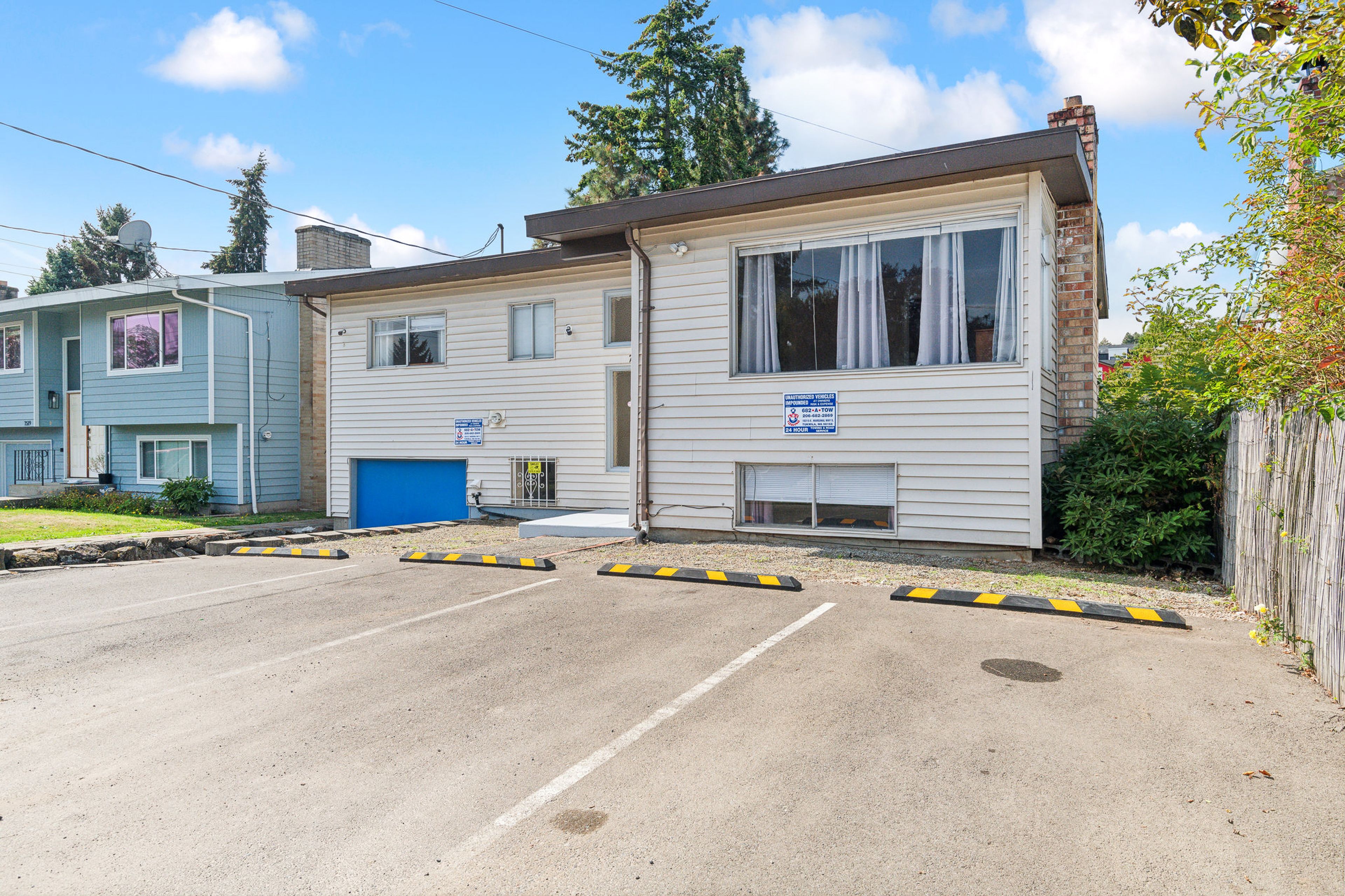 Parking | Designated Lot & Driveway (6 Vehicles)