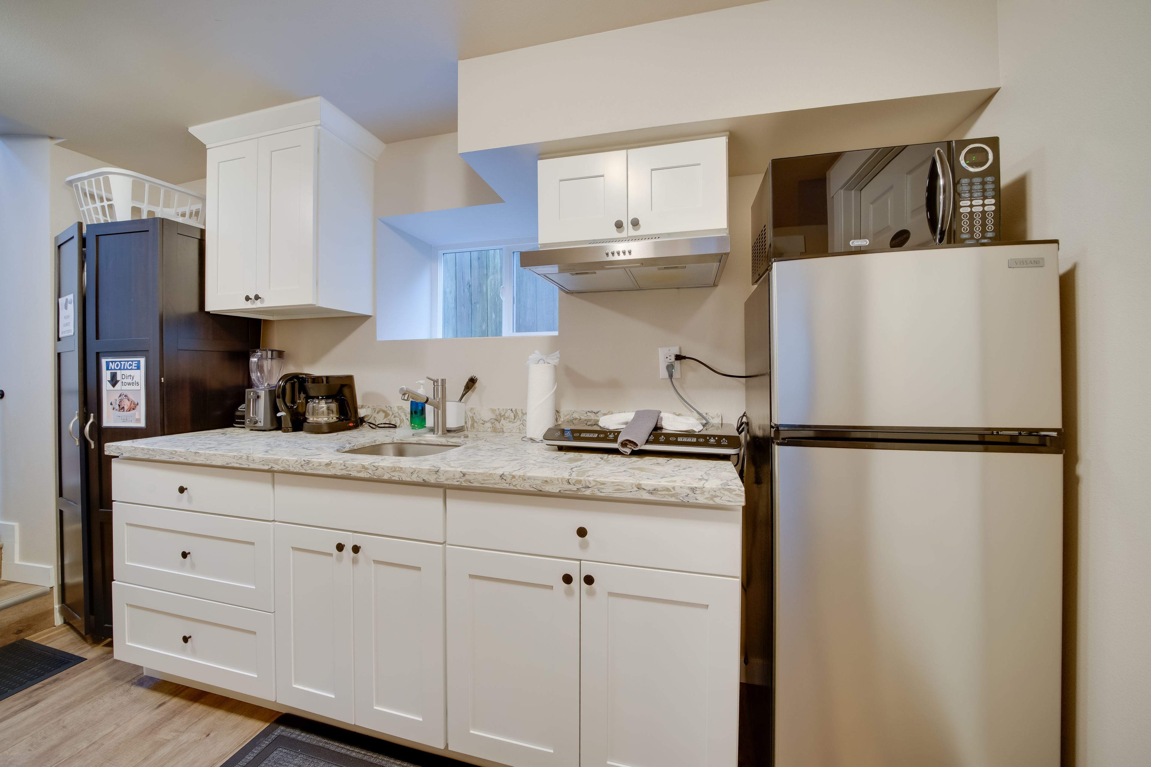 Lower-Level Kitchenette | Blender | Toaster | Microwave | Dining Area