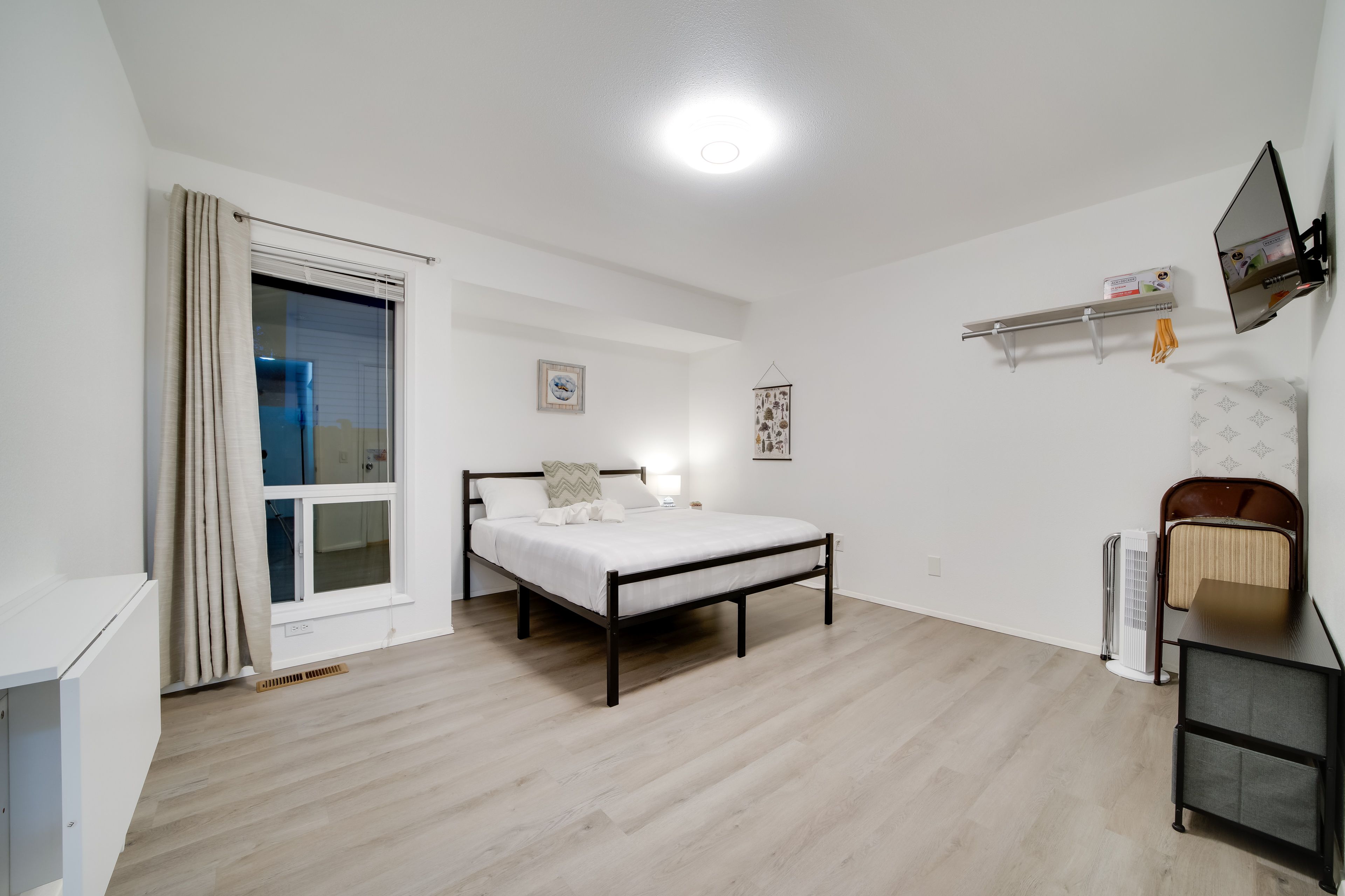 Bedroom 3 | Queen Bed