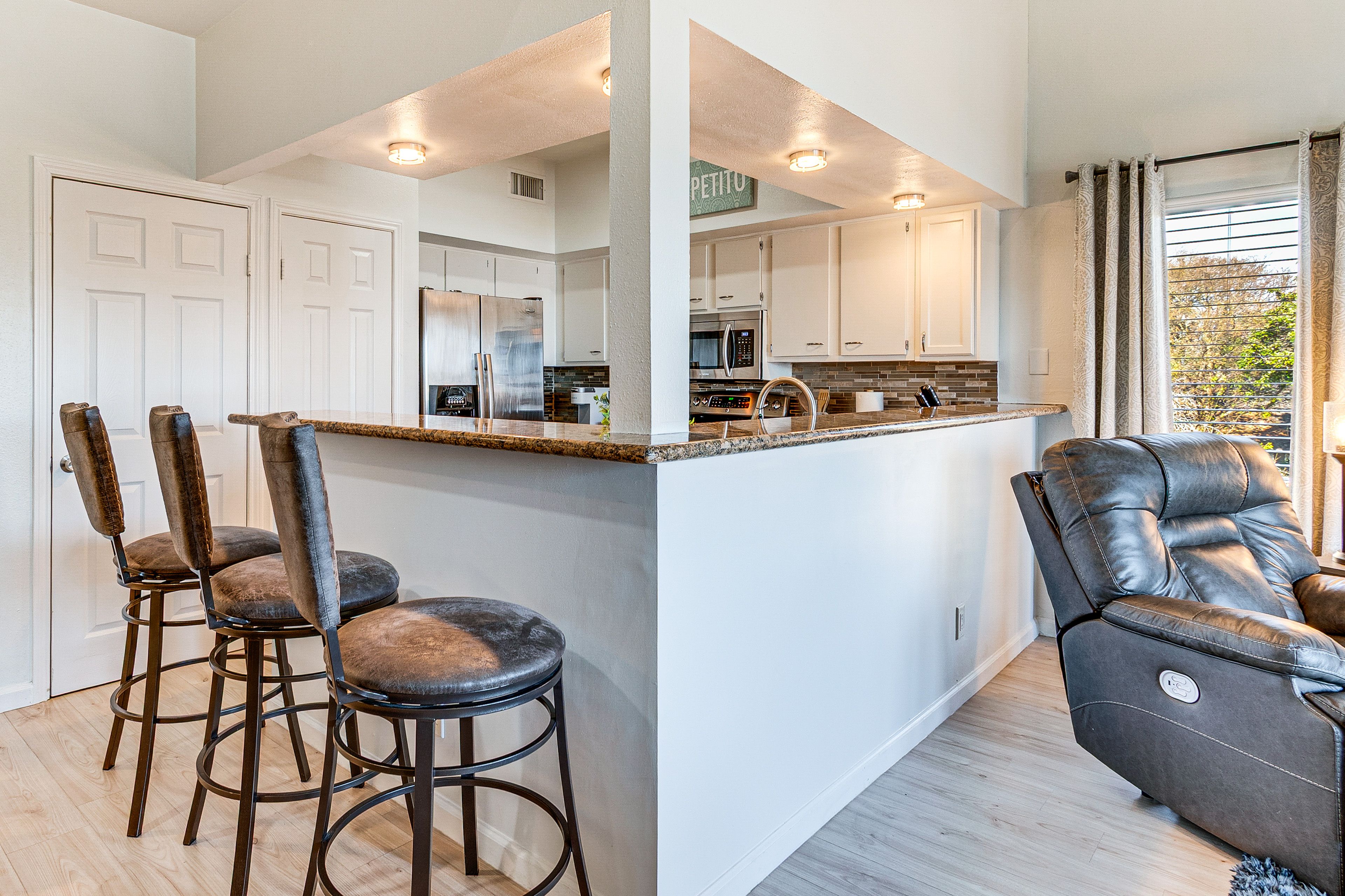 Kitchen | Breakfast Bar | 1st Floor