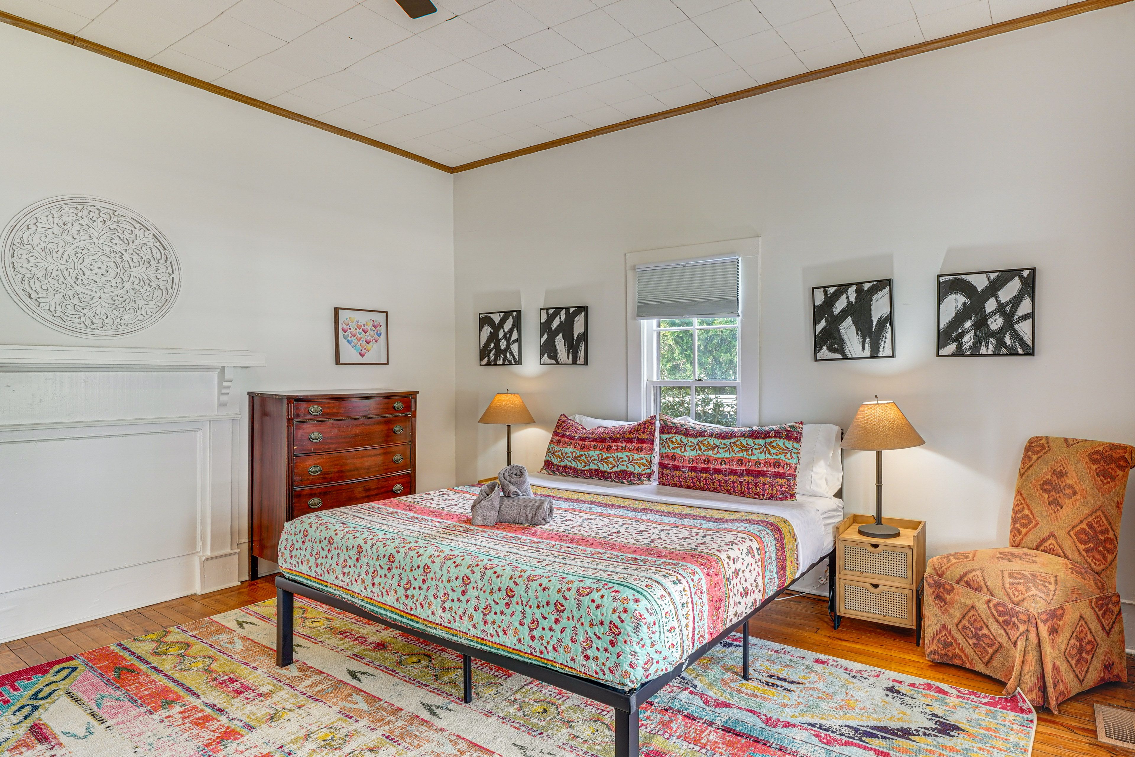 Bedroom 3 | Queen Bed