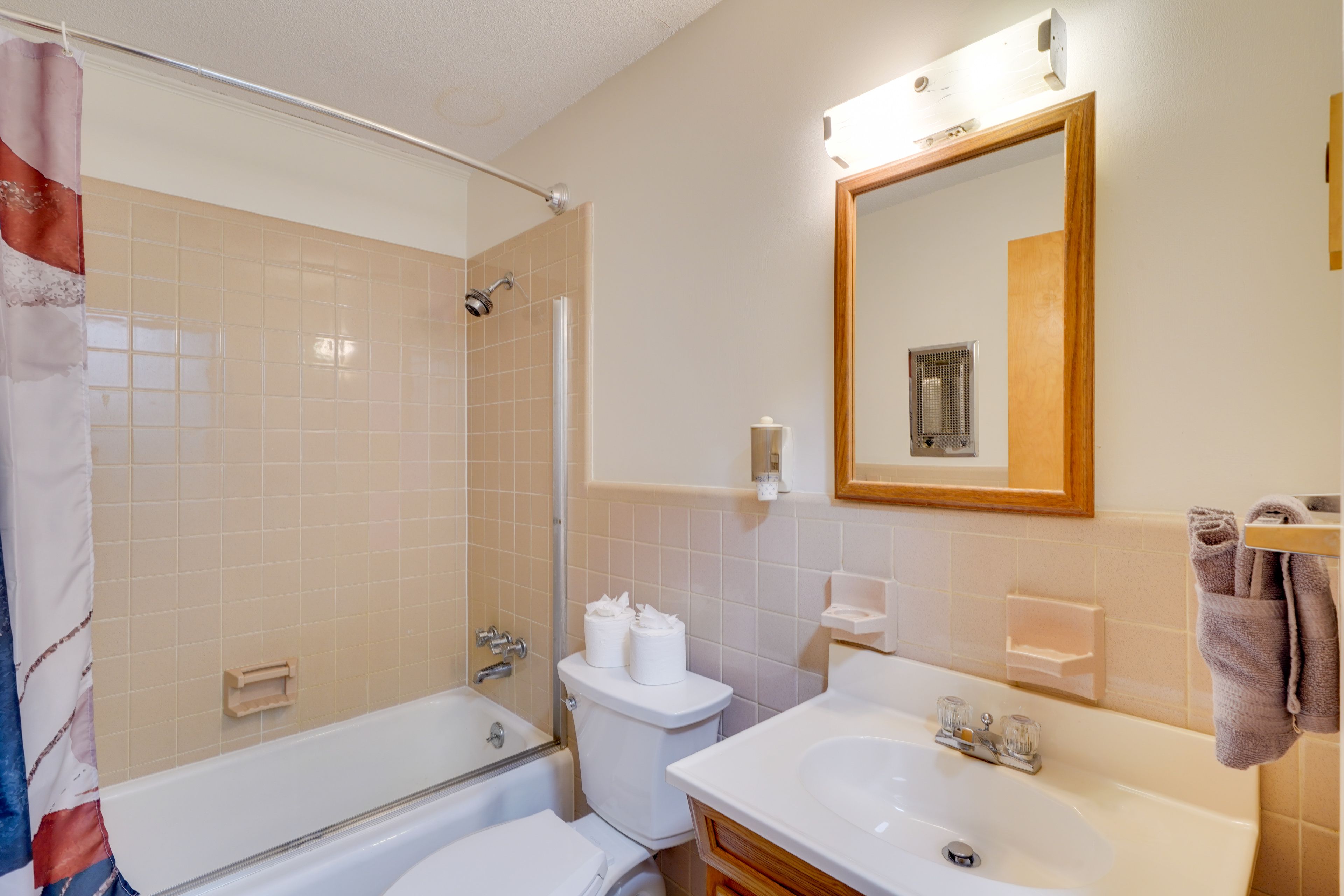 Bathroom | Main Level