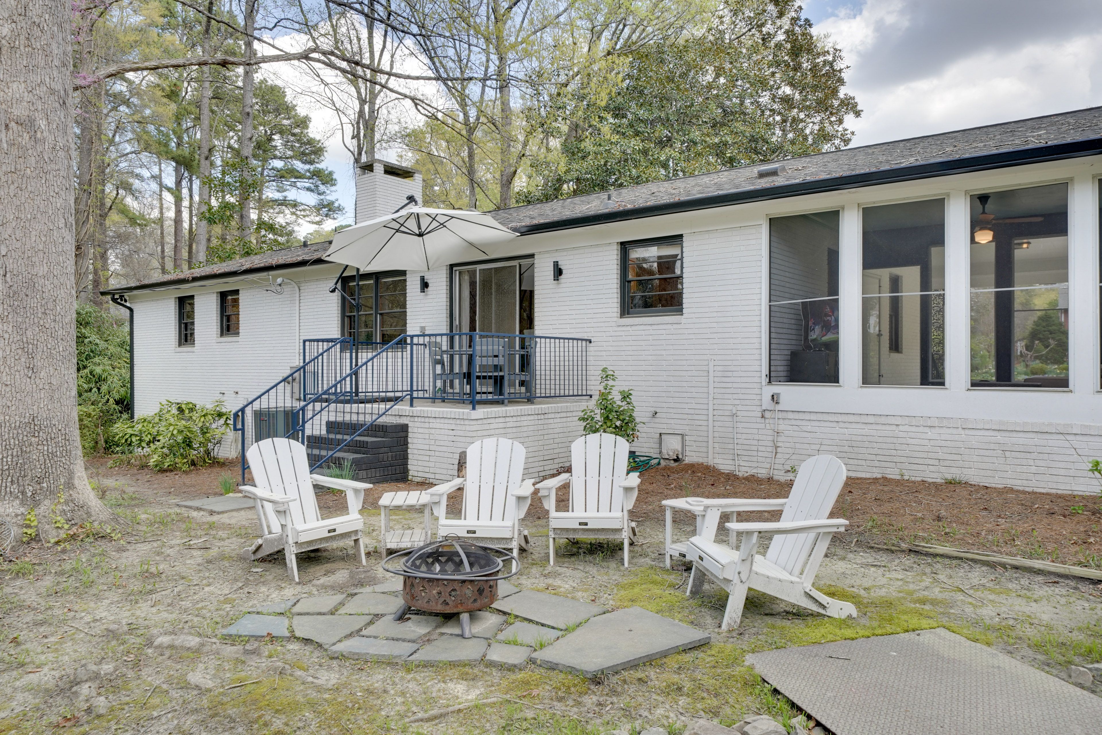 Backyard | Fire Pit | Deck | Dining Area
