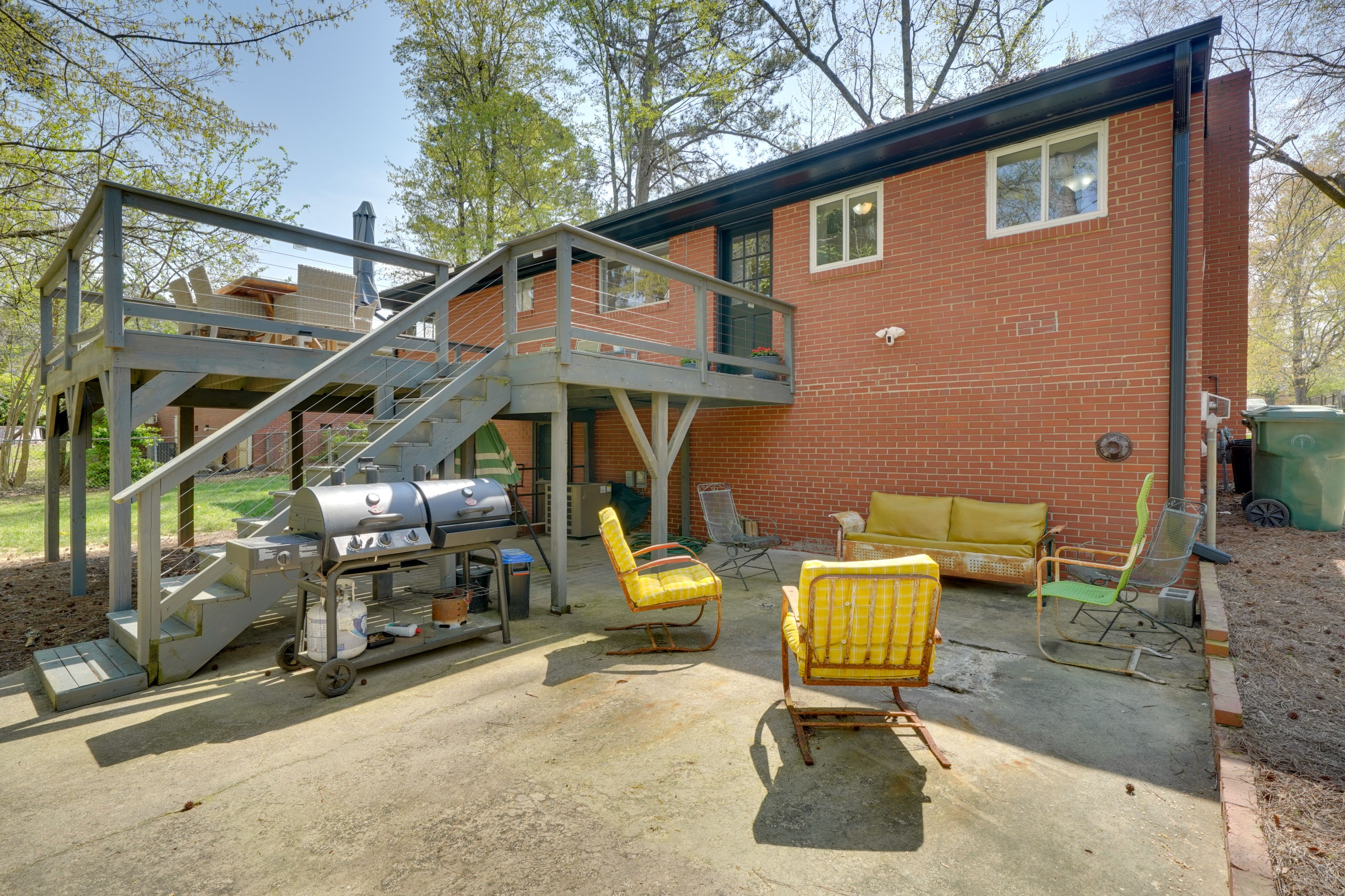 Patio | Seating | Dual-Fuel Grill (Gas & Charcoal)