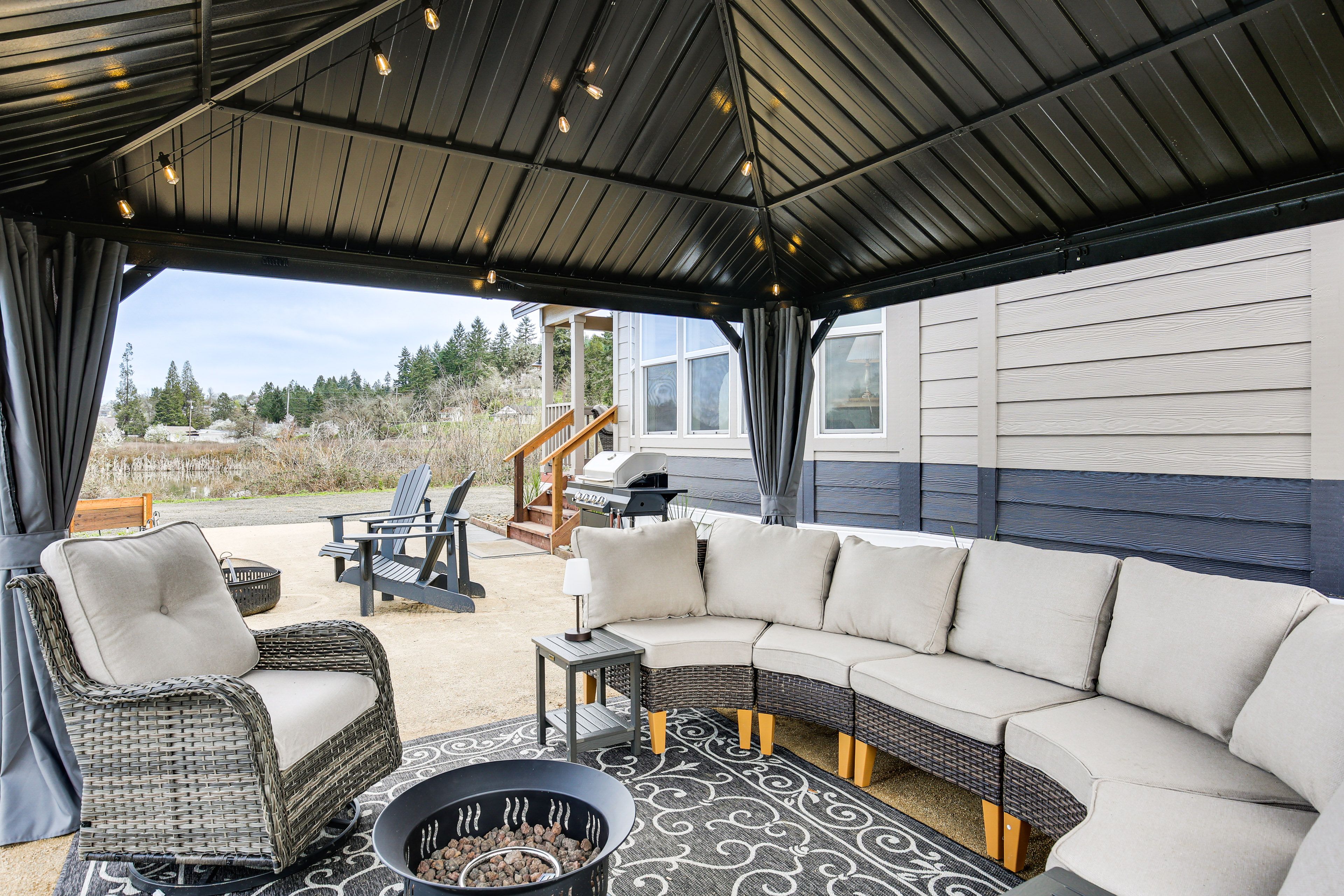 Oakland Vacation Rental | 1BR | 1BA | Steps Required | 550 Sq Ft