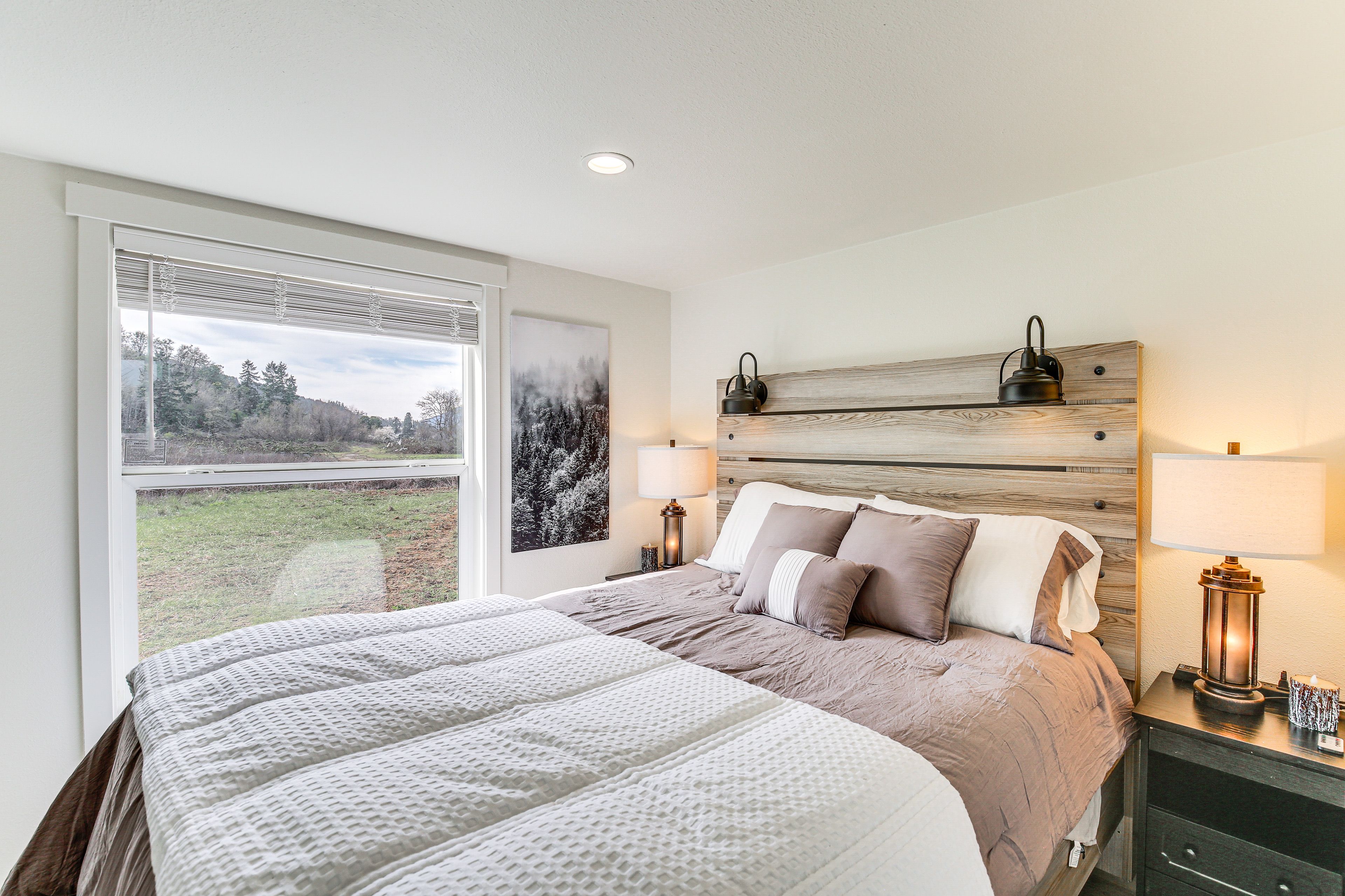 Bedroom | Queen Bed | 1st Floor