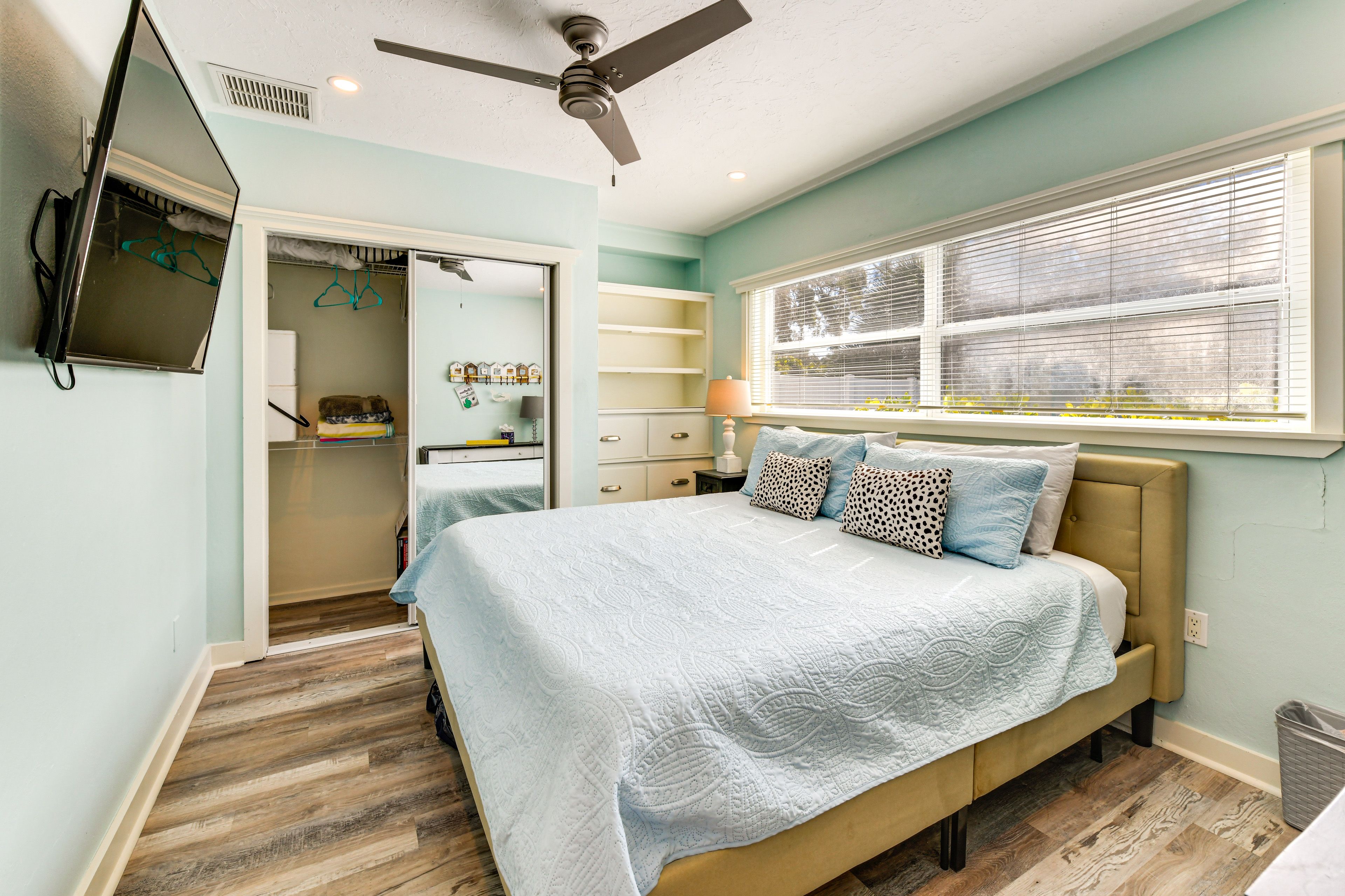 Bedroom 2 | King Bed