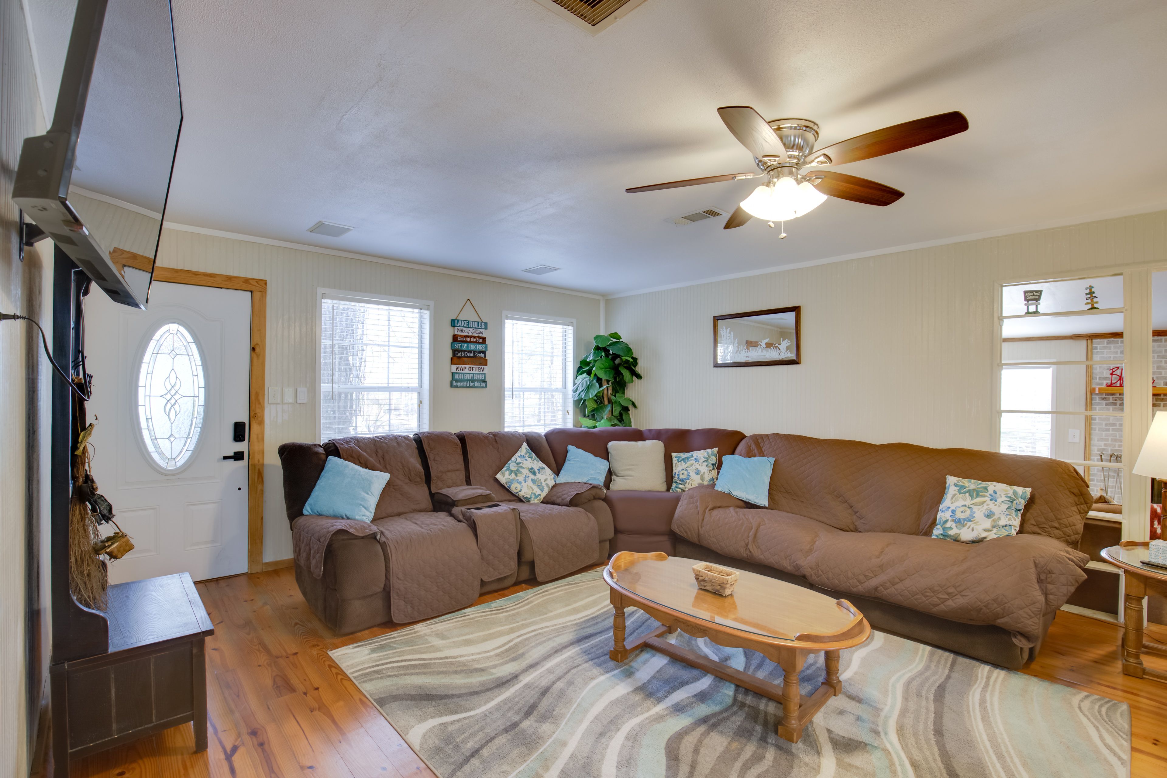 Living Room | Smart TV