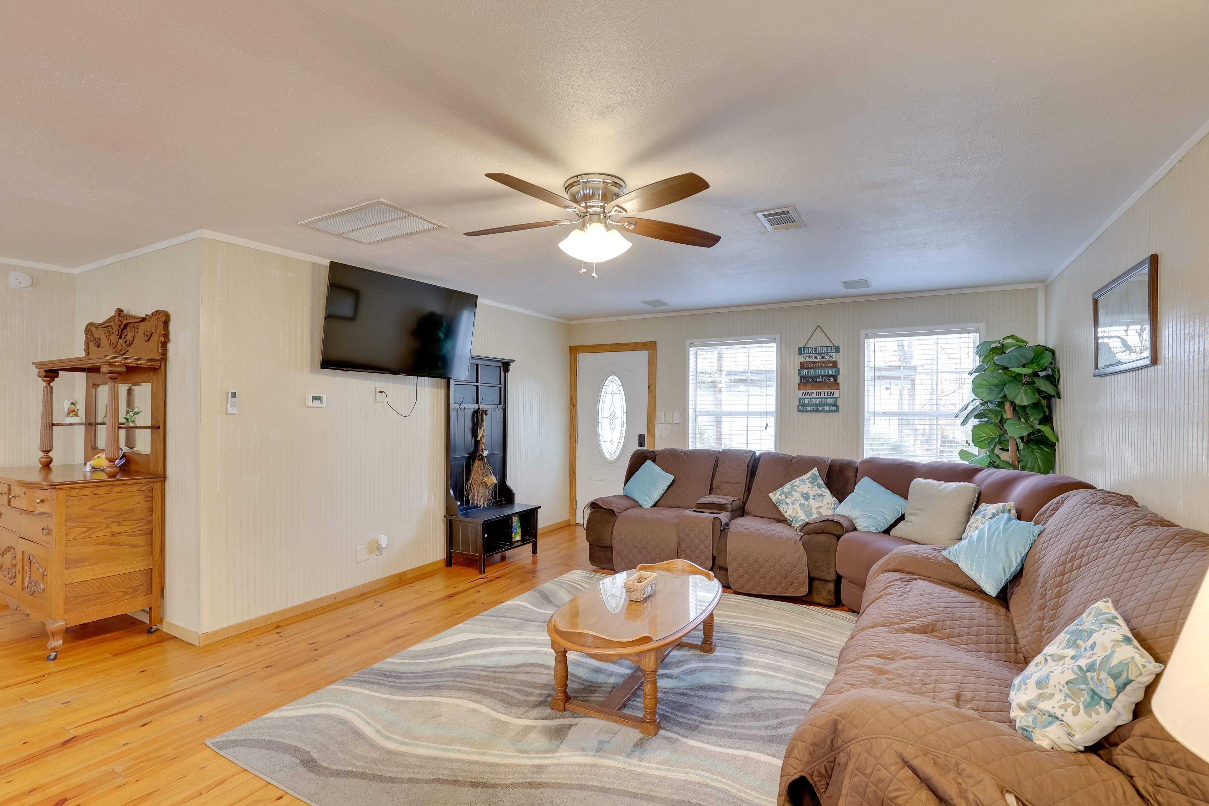 Hemphill Vacation Rental | 2BR | 1BA | Steps Required | 1,400 Sq Ft