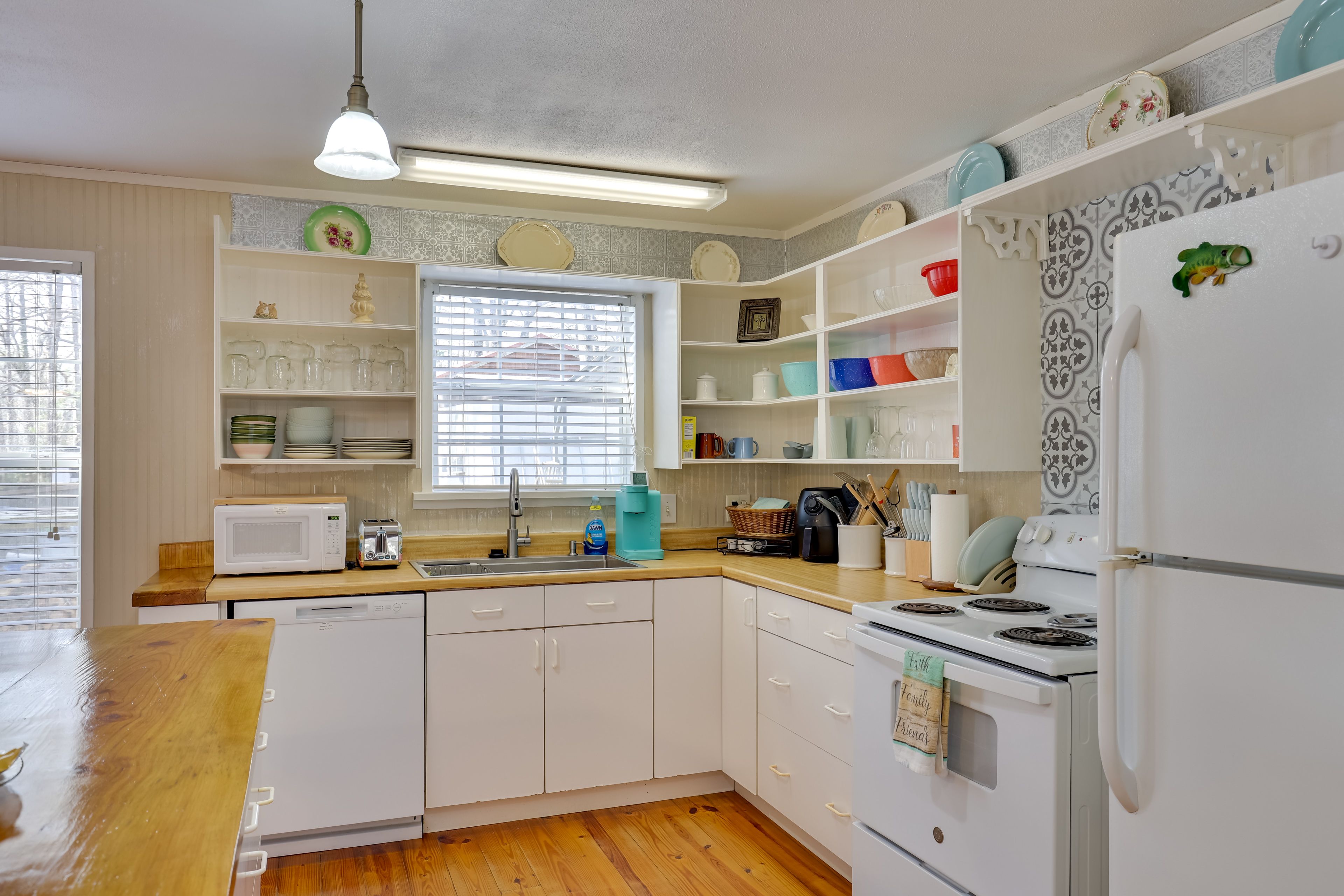 Kitchen | Coffee Maker | Dishwasher