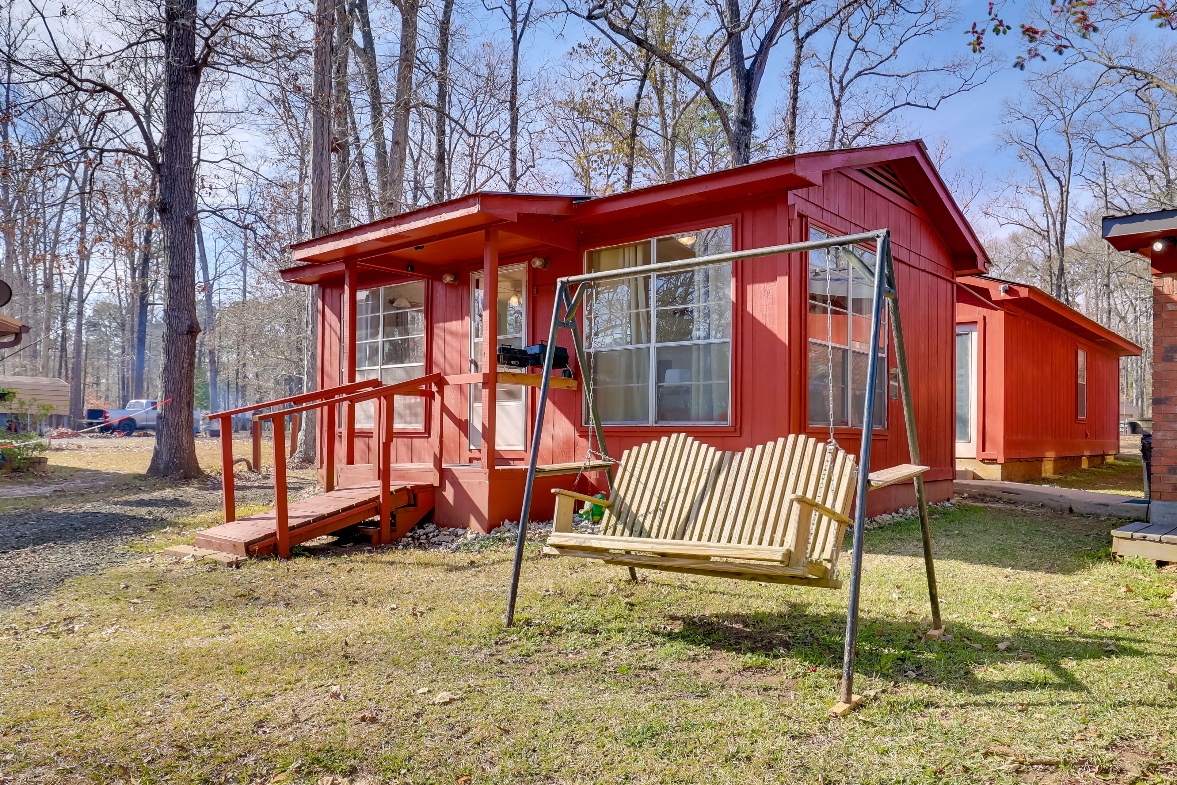 Hemphill Vacation Rental | Studio | 1BA | 800 Sq Ft