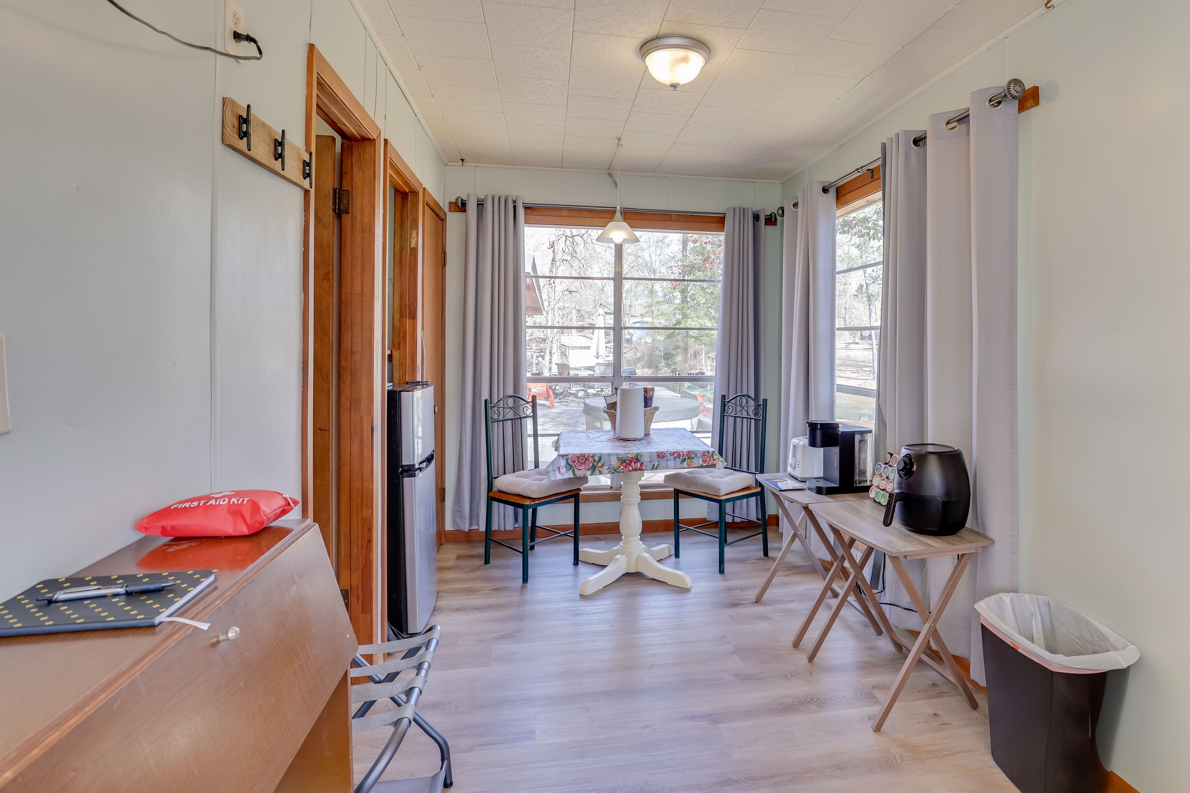 Kitchenette | Microwave | Toaster