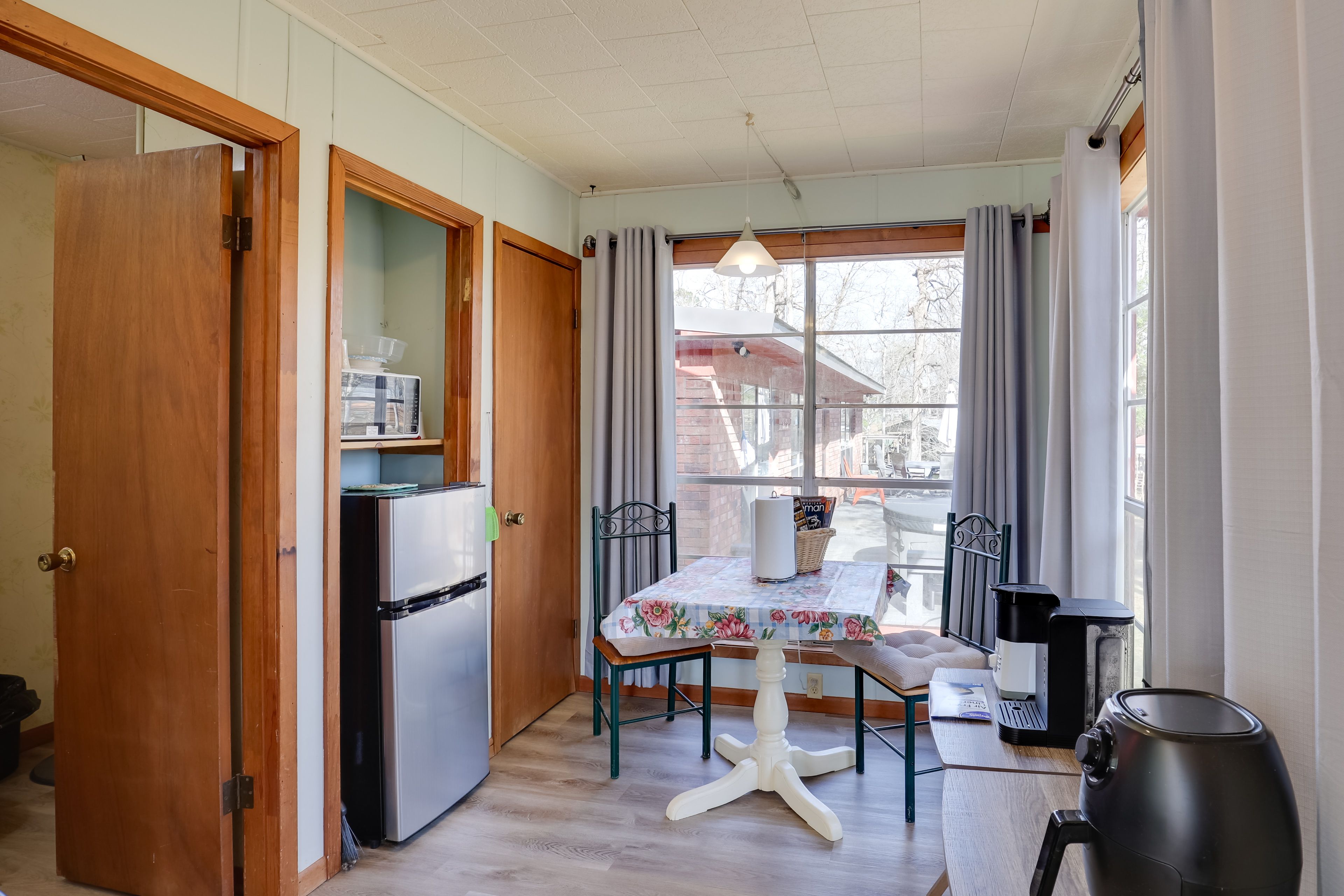 Kitchenette | Dining Table